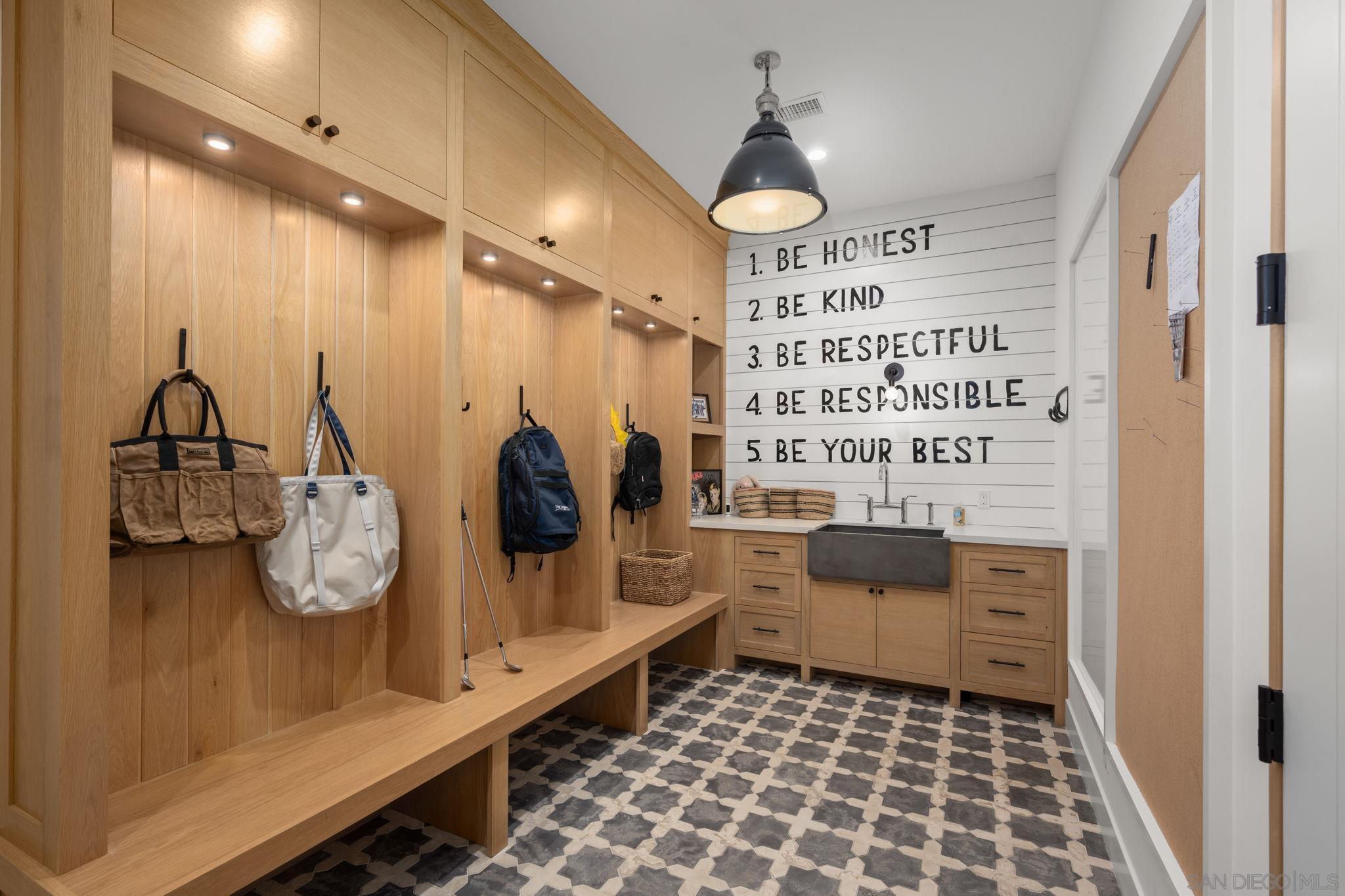 Detail Gallery Image 15 of 35 For 15550  El Camino Real, Rancho Santa Fe,  CA 92091 - 7 Beds | 8/1 Baths