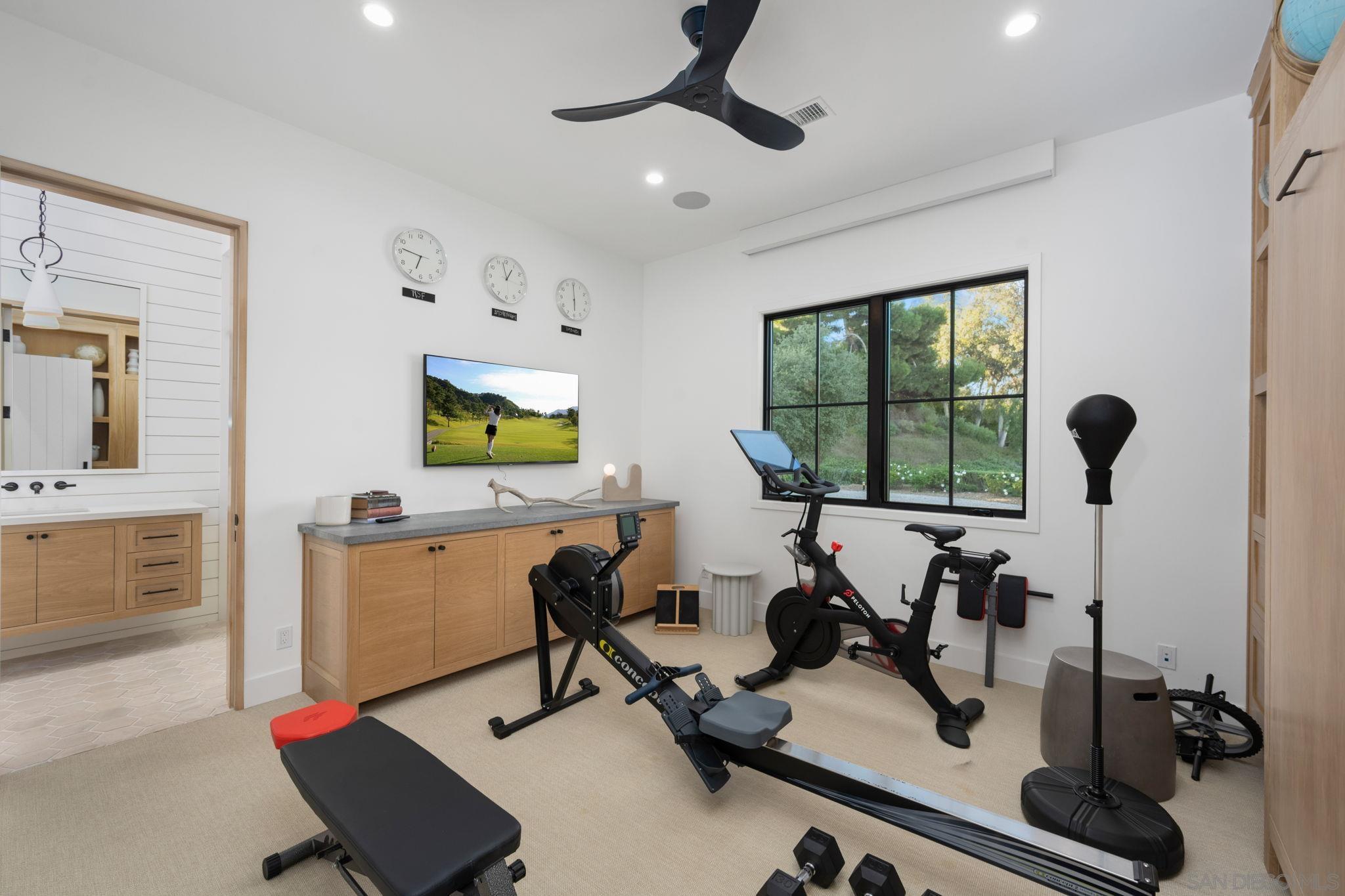 Detail Gallery Image 17 of 35 For 15550  El Camino Real, Rancho Santa Fe,  CA 92091 - 7 Beds | 8/1 Baths