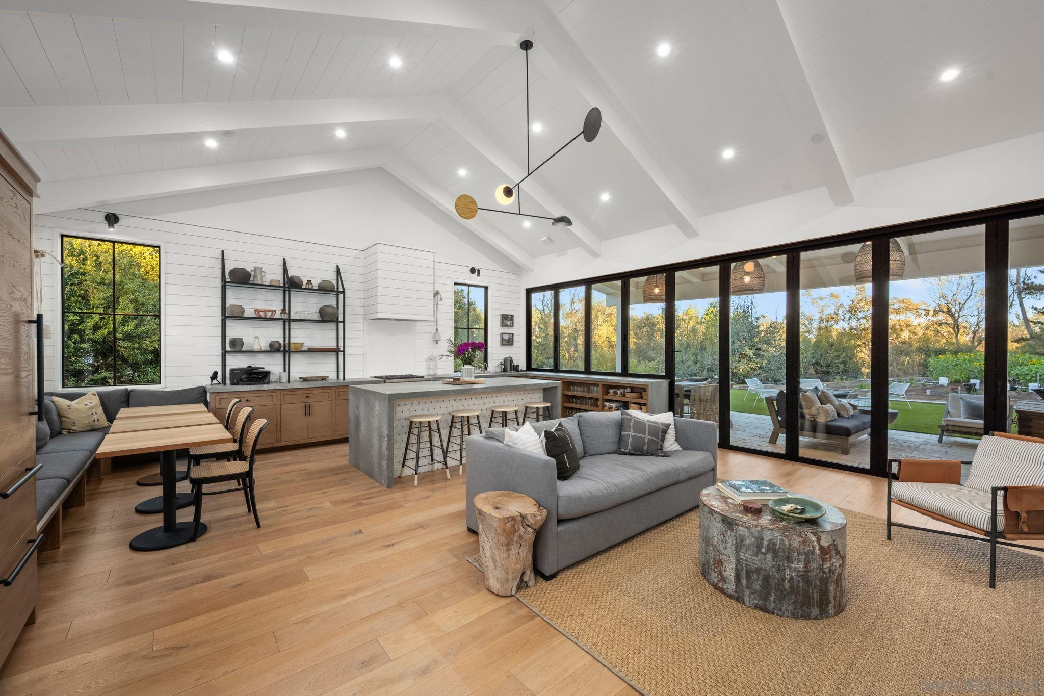 Detail Gallery Image 34 of 35 For 15550  El Camino Real, Rancho Santa Fe,  CA 92091 - 7 Beds | 8/1 Baths