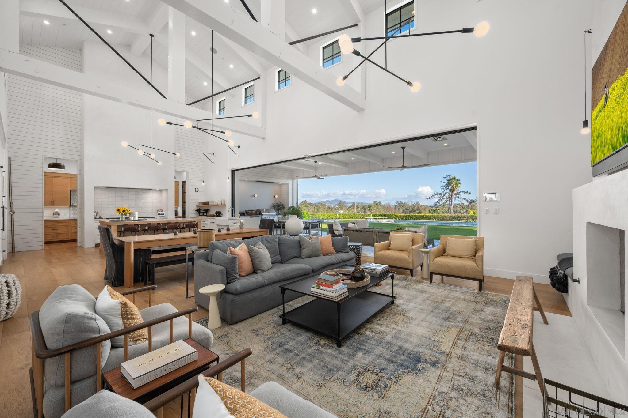 Detail Gallery Image 7 of 35 For 15550  El Camino Real, Rancho Santa Fe,  CA 92091 - 7 Beds | 8/1 Baths