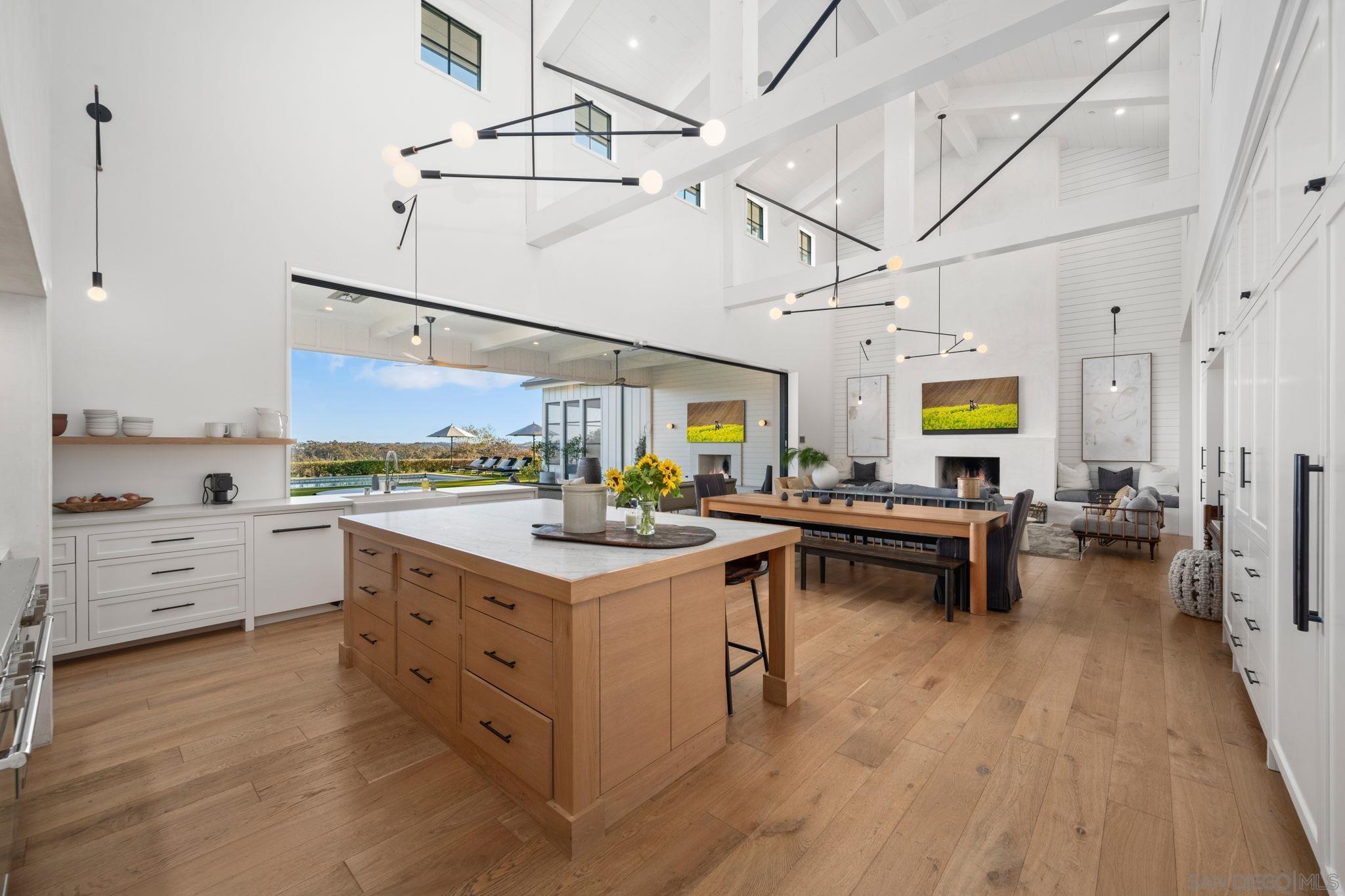 Detail Gallery Image 9 of 35 For 15550  El Camino Real, Rancho Santa Fe,  CA 92091 - 7 Beds | 8/1 Baths