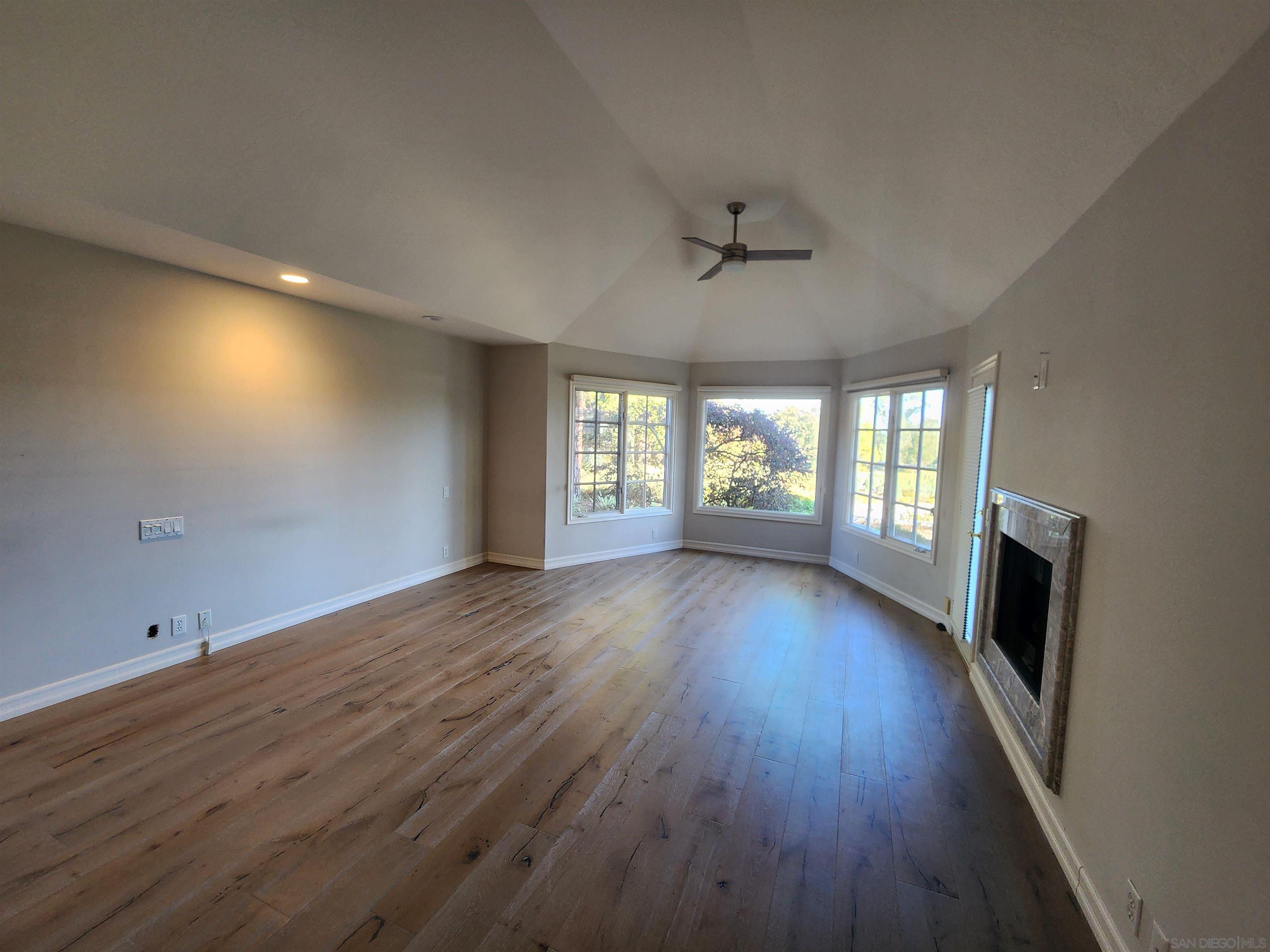 Detail Gallery Image 15 of 49 For 1402  via Mil Cumbres, Solana Beach,  CA 92075 - 6 Beds | 7/1 Baths