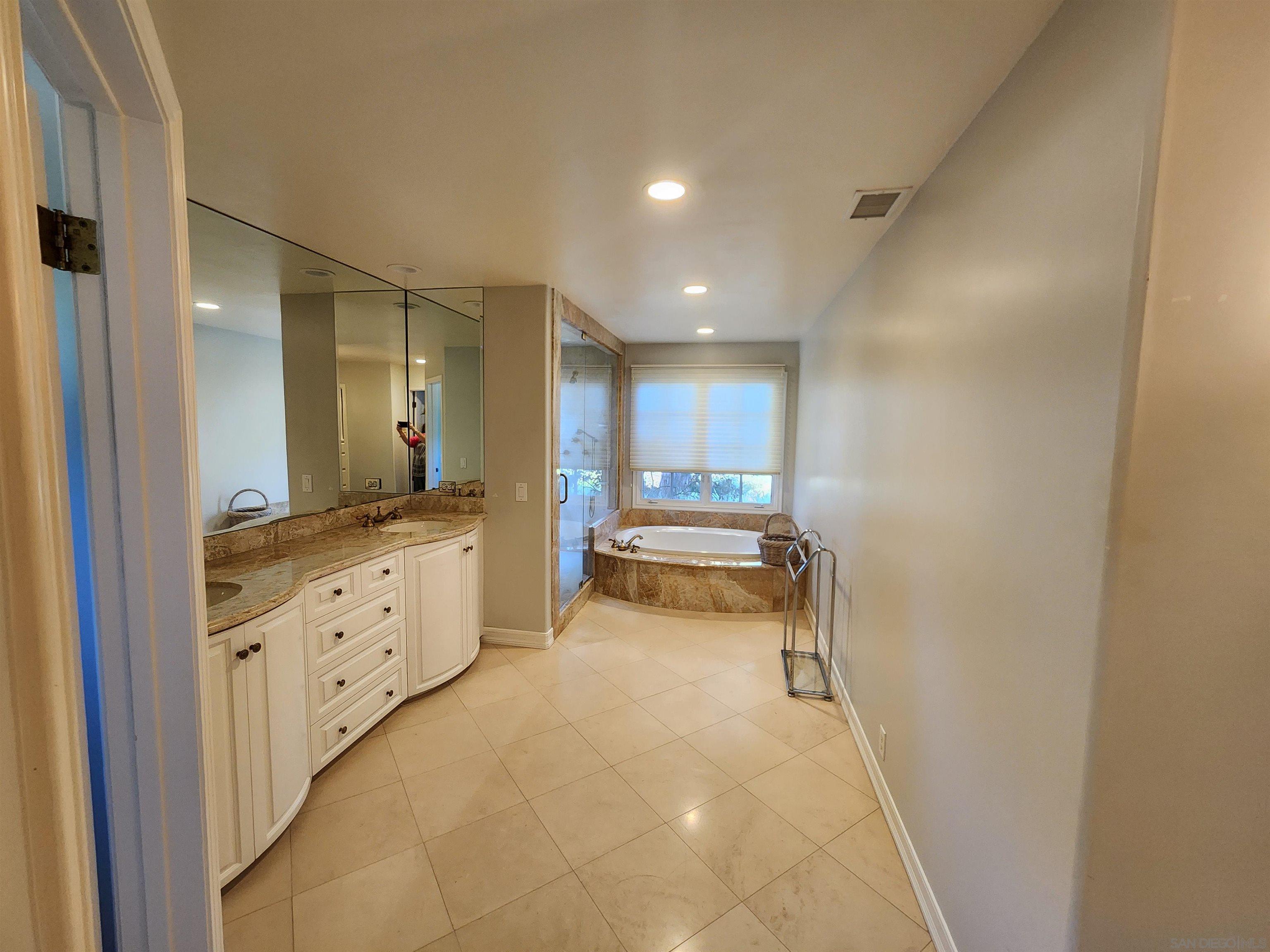 Detail Gallery Image 17 of 49 For 1402  via Mil Cumbres, Solana Beach,  CA 92075 - 6 Beds | 7/1 Baths