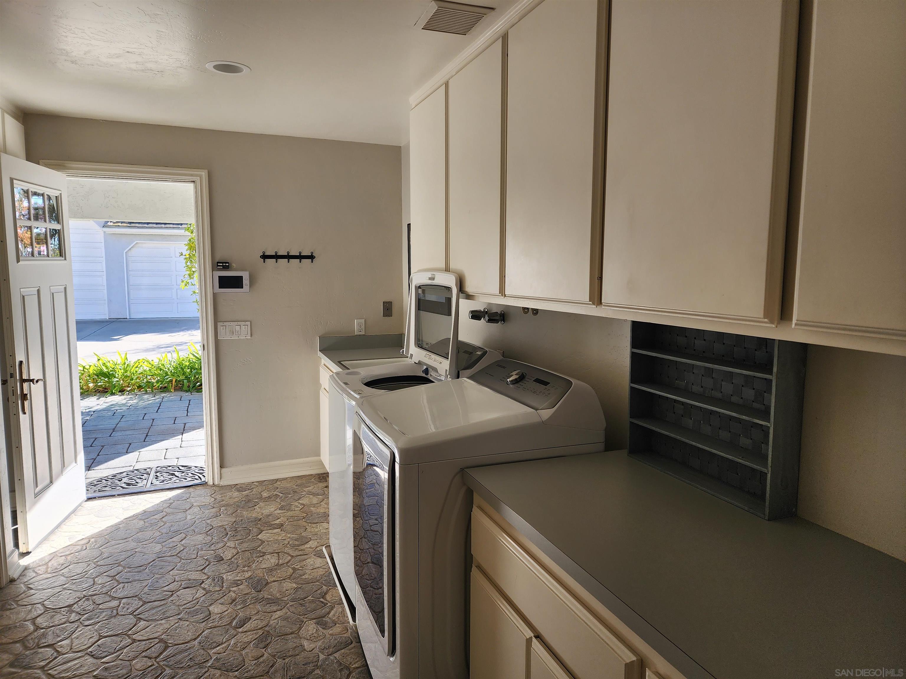 Detail Gallery Image 32 of 49 For 1402  via Mil Cumbres, Solana Beach,  CA 92075 - 6 Beds | 7/1 Baths