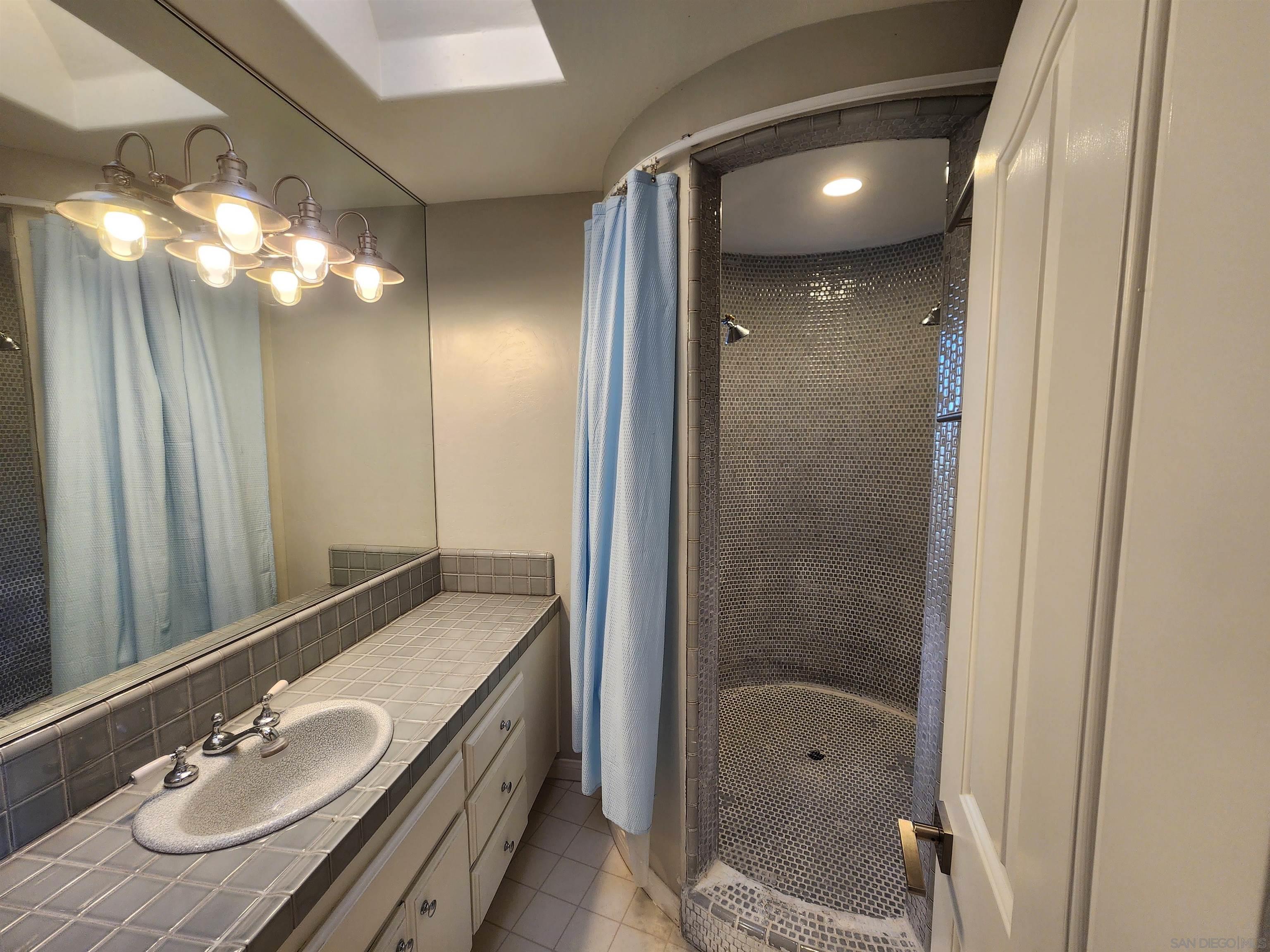 Detail Gallery Image 44 of 49 For 1402  via Mil Cumbres, Solana Beach,  CA 92075 - 6 Beds | 7/1 Baths