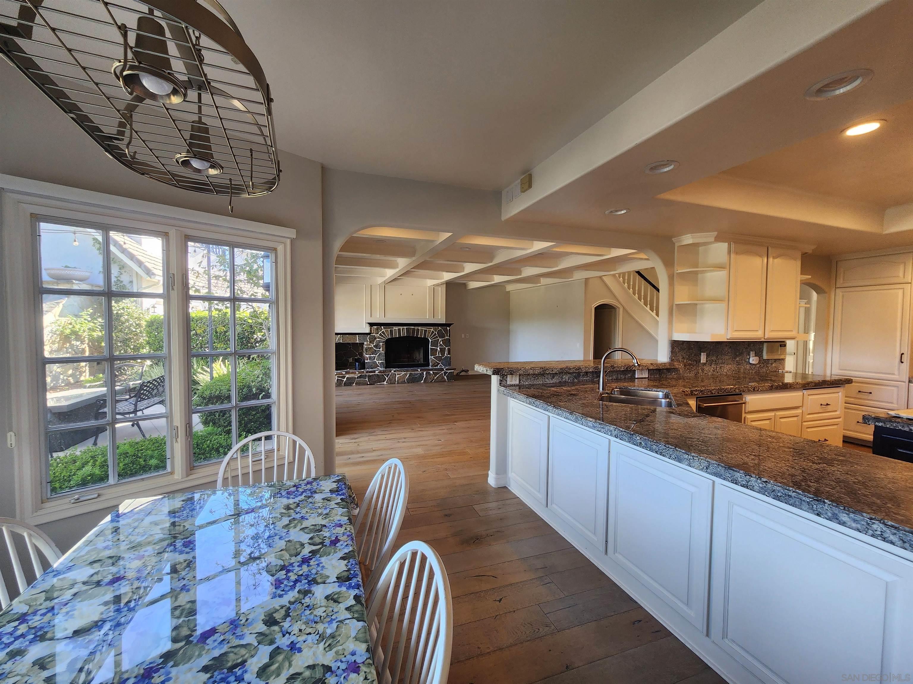 Detail Gallery Image 8 of 49 For 1402  via Mil Cumbres, Solana Beach,  CA 92075 - 6 Beds | 7/1 Baths