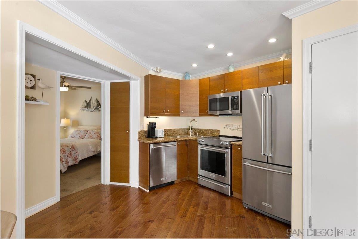 Detail Gallery Image 16 of 36 For 8040  Girard Ave  #1,  La Jolla,  CA 92037 - 2 Beds | 1 Baths