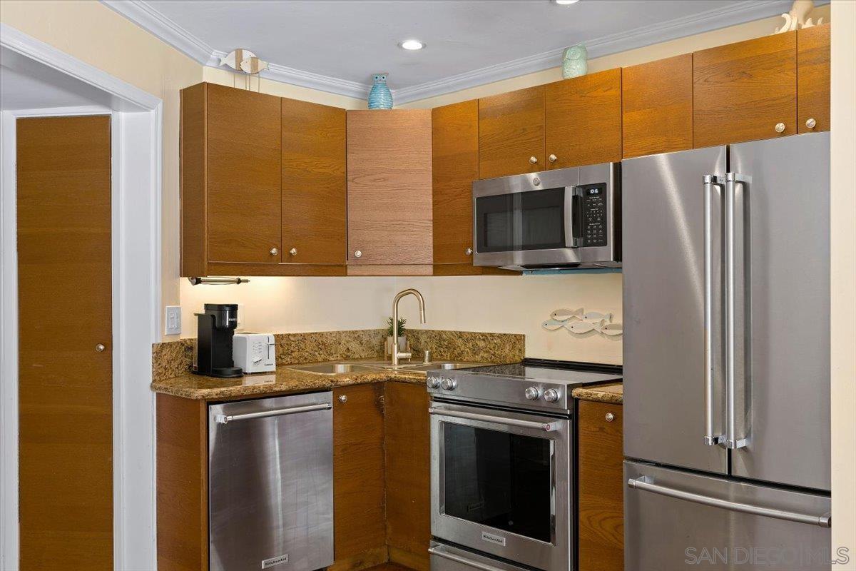 Detail Gallery Image 17 of 36 For 8040  Girard Ave  #1,  La Jolla,  CA 92037 - 2 Beds | 1 Baths