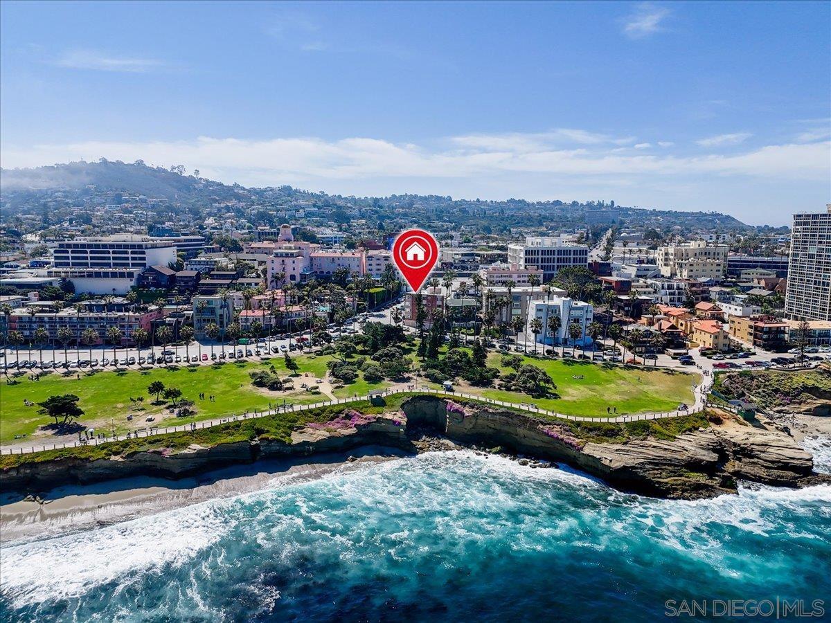 Detail Gallery Image 3 of 36 For 8040  Girard Ave  #1,  La Jolla,  CA 92037 - 2 Beds | 1 Baths