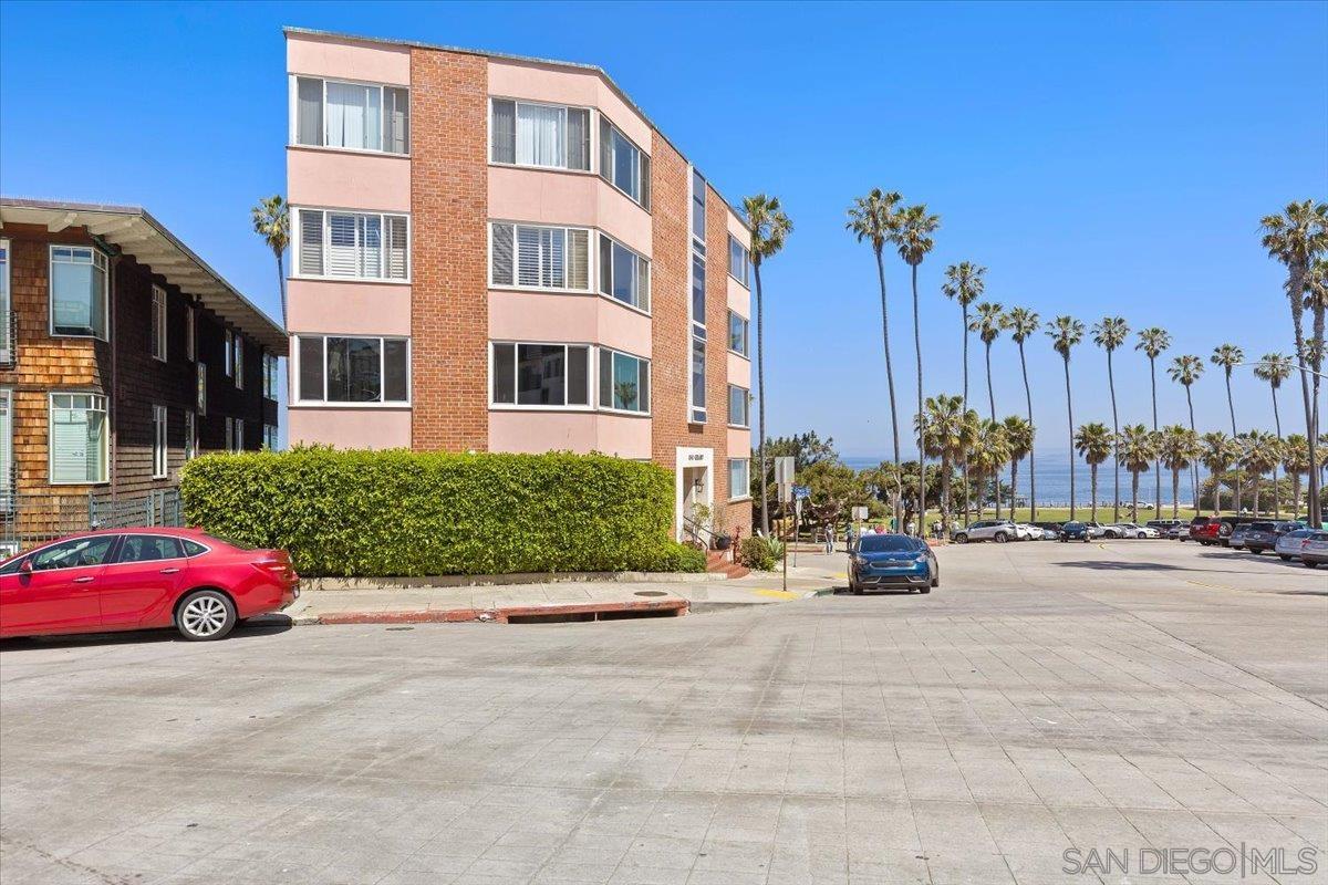 Detail Gallery Image 4 of 36 For 8040  Girard Ave  #1,  La Jolla,  CA 92037 - 2 Beds | 1 Baths