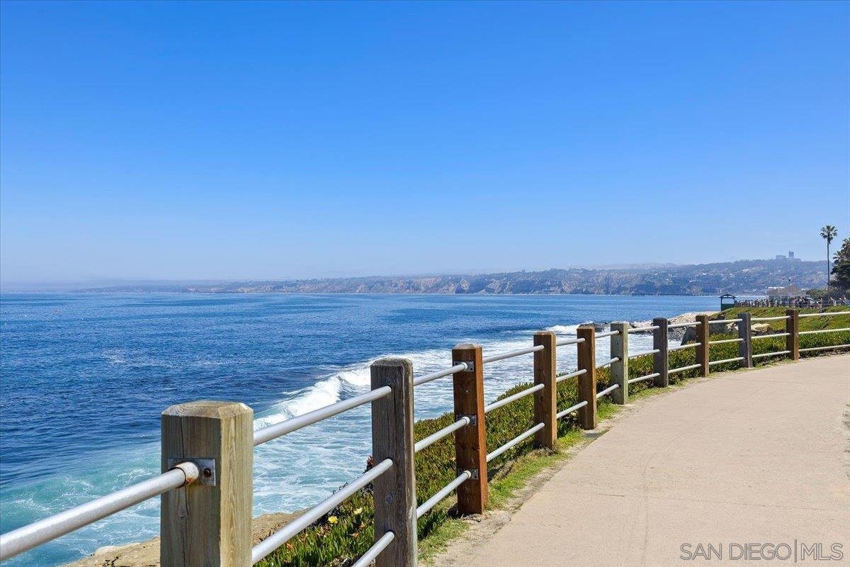 Detail Gallery Image 32 of 36 For 8040  Girard Ave  #1,  La Jolla,  CA 92037 - 2 Beds | 1 Baths