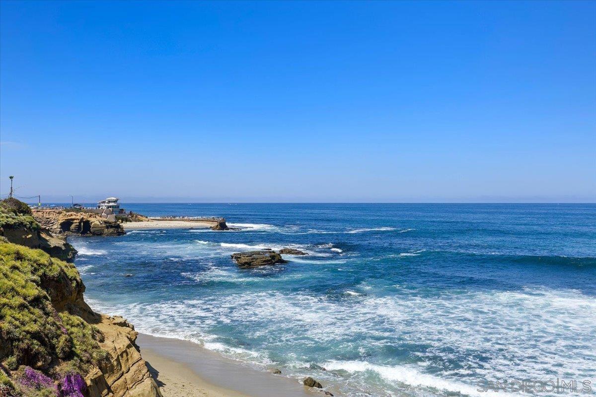 Detail Gallery Image 33 of 36 For 8040  Girard Ave  #1,  La Jolla,  CA 92037 - 2 Beds | 1 Baths