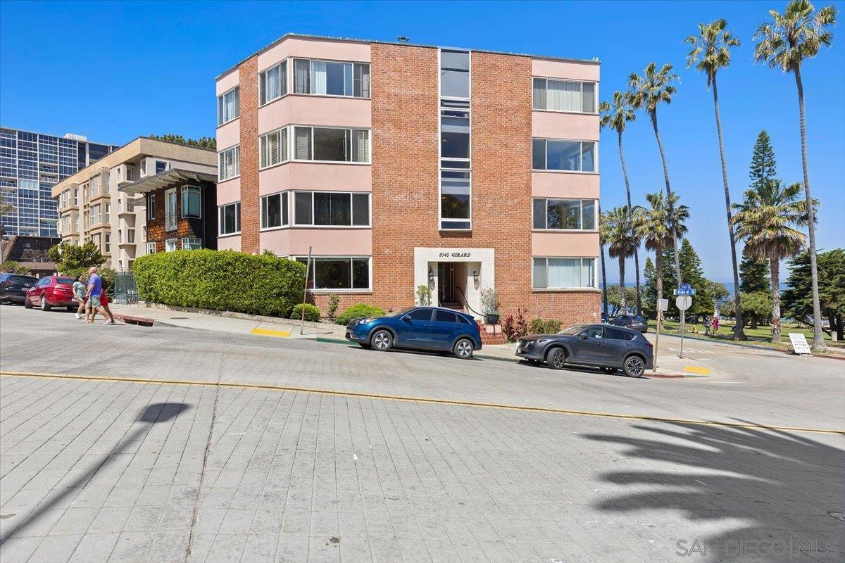Detail Gallery Image 5 of 36 For 8040  Girard Ave  #1,  La Jolla,  CA 92037 - 2 Beds | 1 Baths