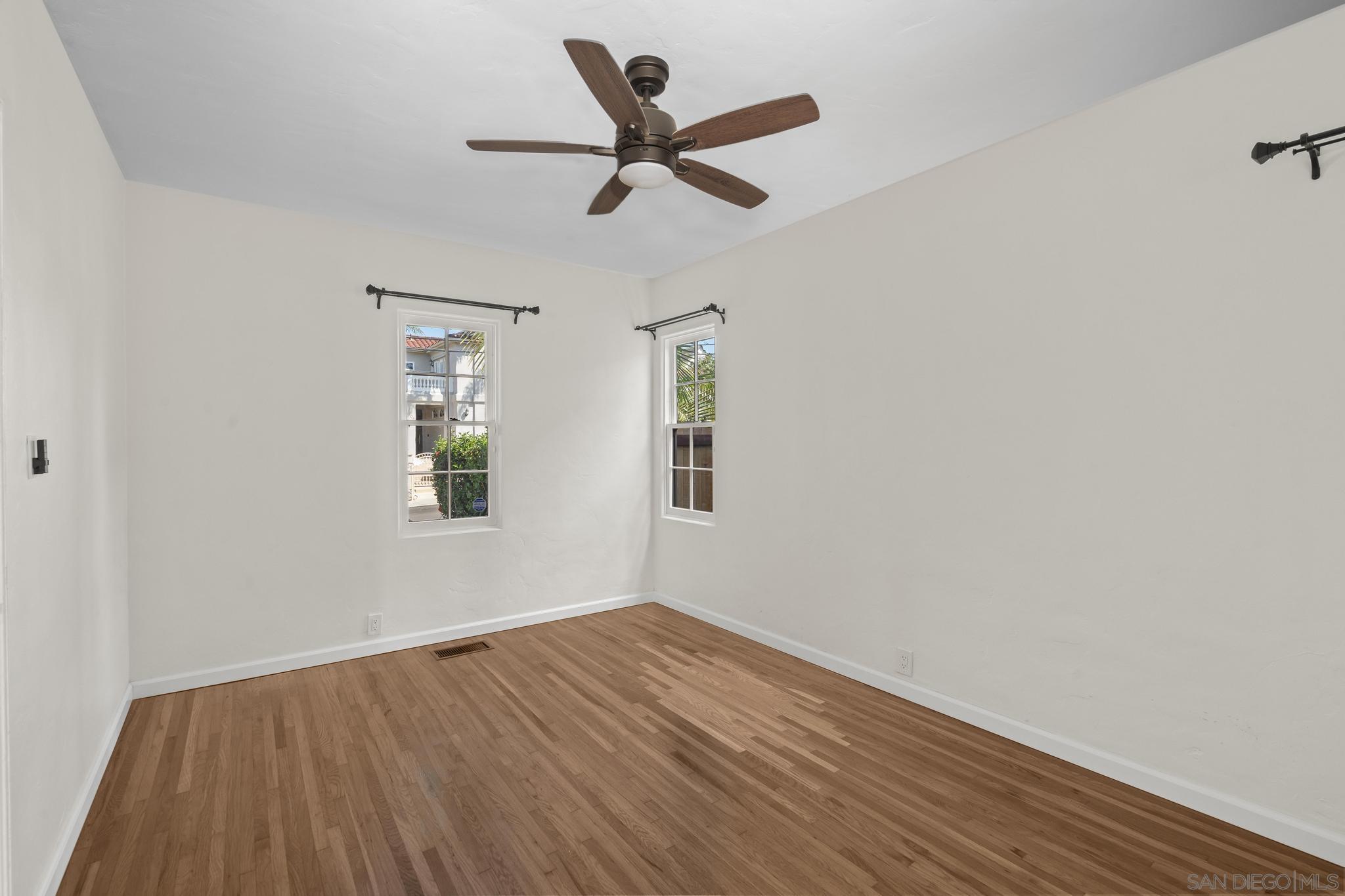 Detail Gallery Image 13 of 40 For 607  Arenas, La Jolla,  CA 92037 - 2 Beds | 1 Baths