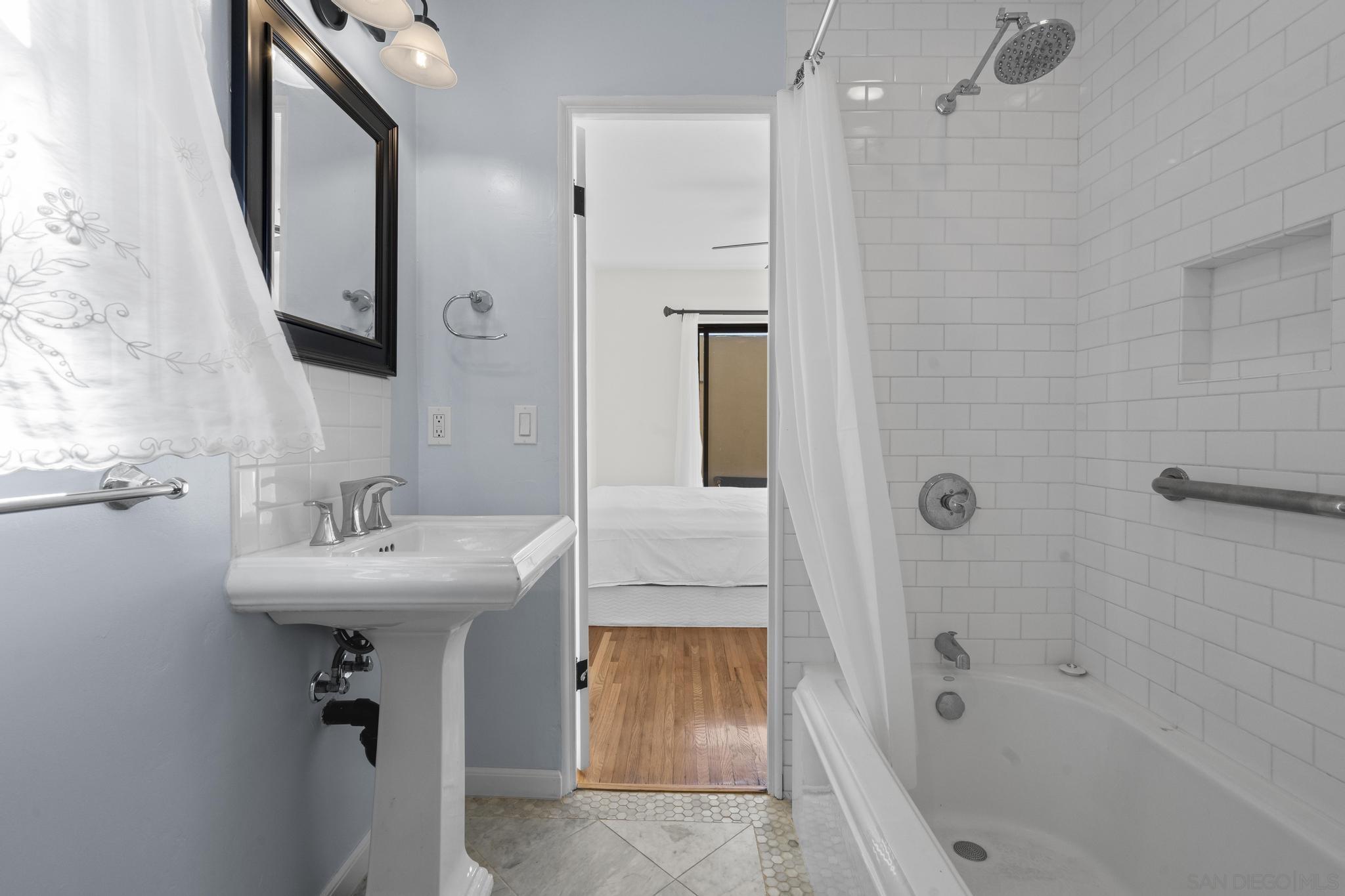 Detail Gallery Image 16 of 40 For 607  Arenas, La Jolla,  CA 92037 - 2 Beds | 1 Baths