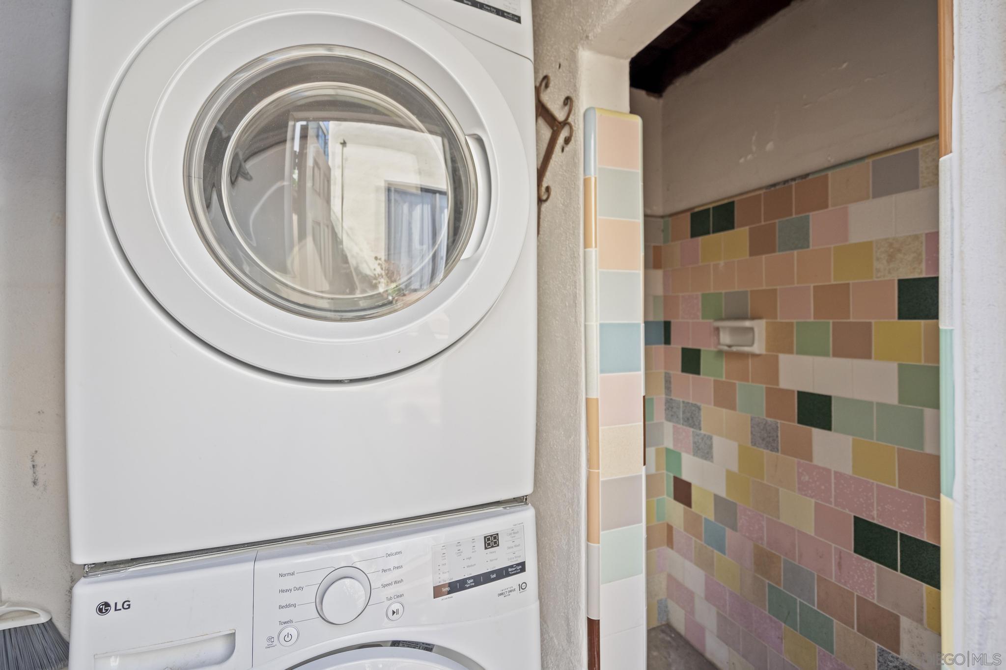 Detail Gallery Image 23 of 40 For 607  Arenas, La Jolla,  CA 92037 - 2 Beds | 1 Baths