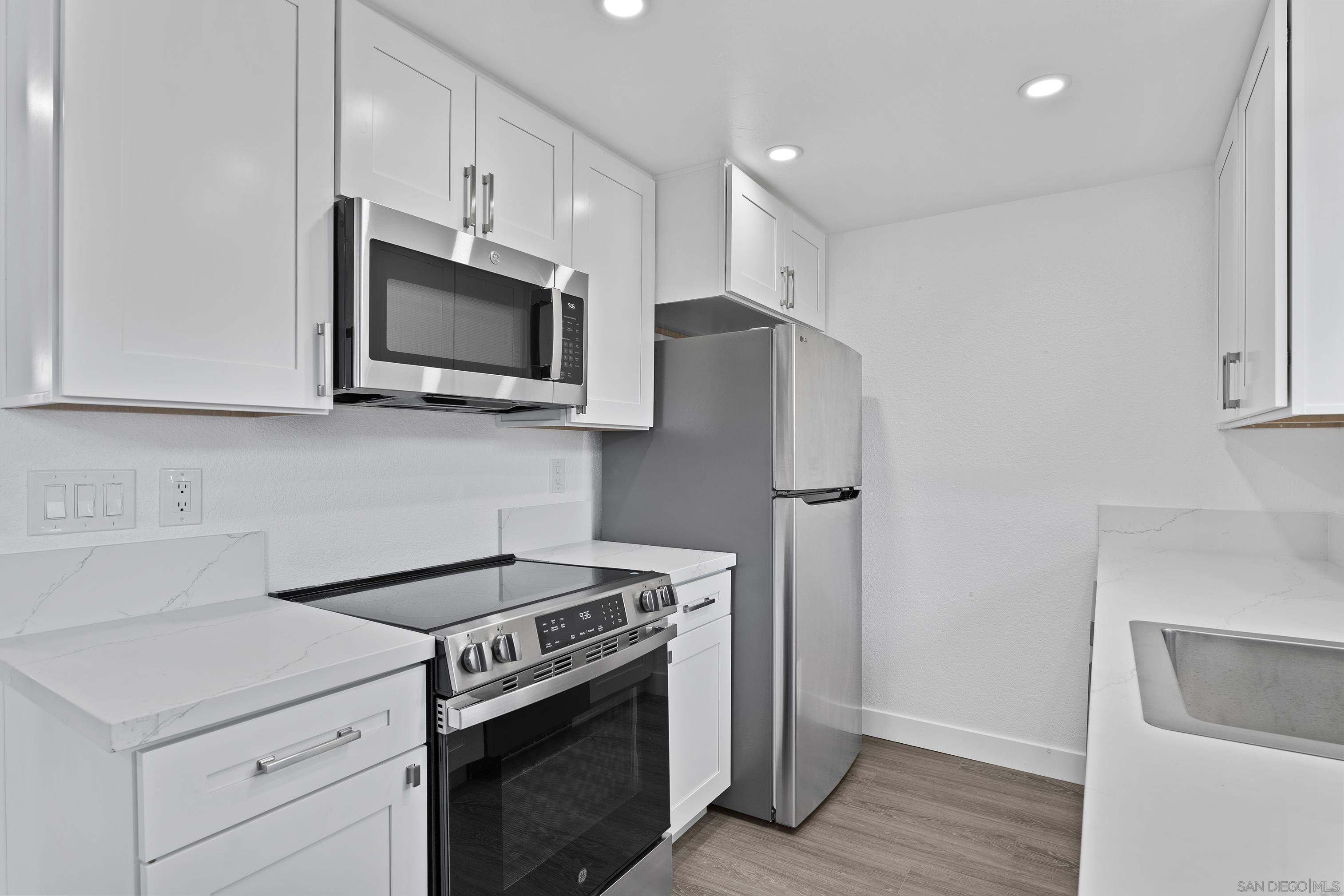 Detail Gallery Image 3 of 32 For 6765  Amherst St  #C,  San Diego,  CA 92115 - 2 Beds | 1/1 Baths