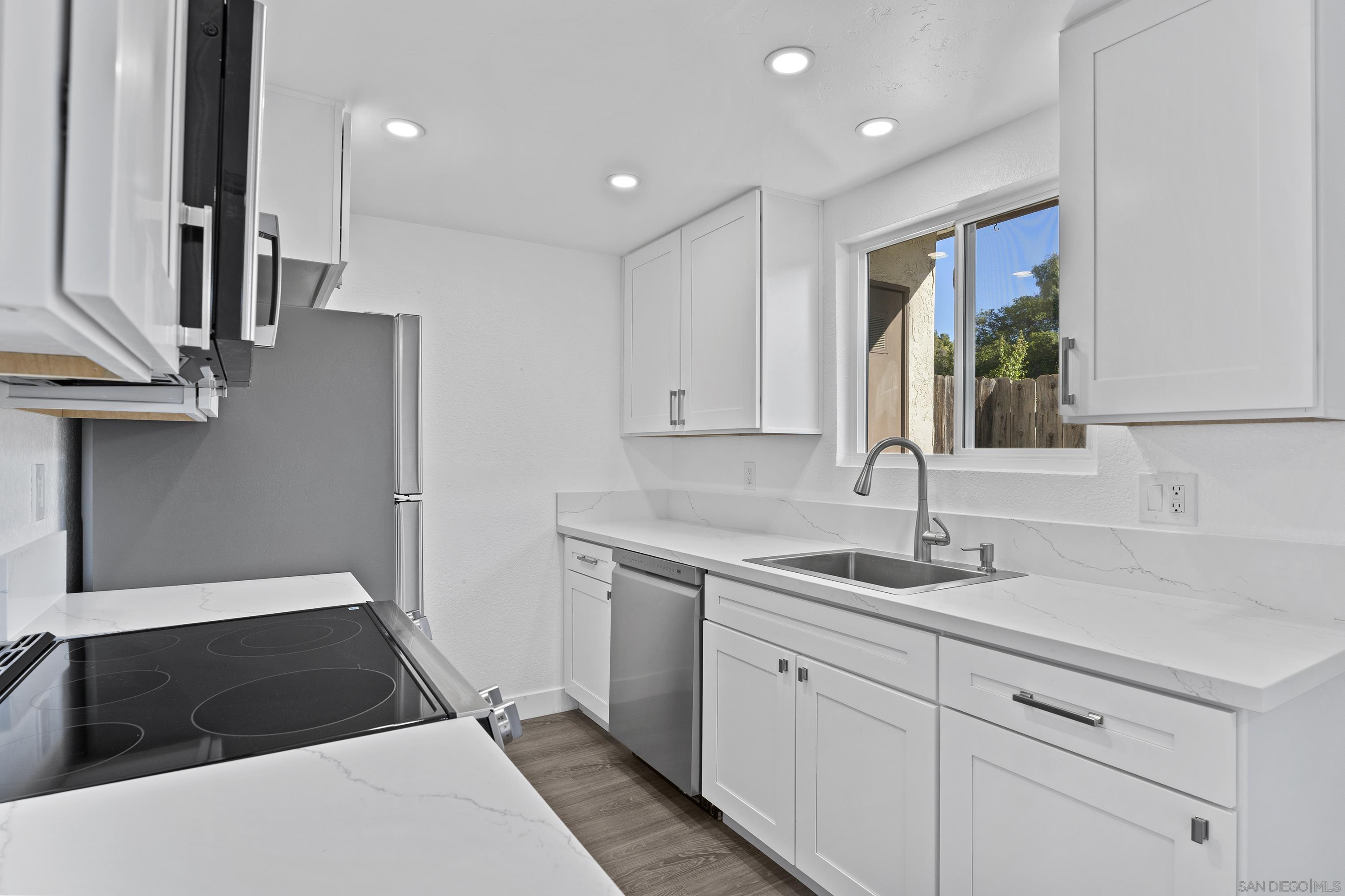 Detail Gallery Image 4 of 32 For 6765  Amherst St  #C,  San Diego,  CA 92115 - 2 Beds | 1/1 Baths
