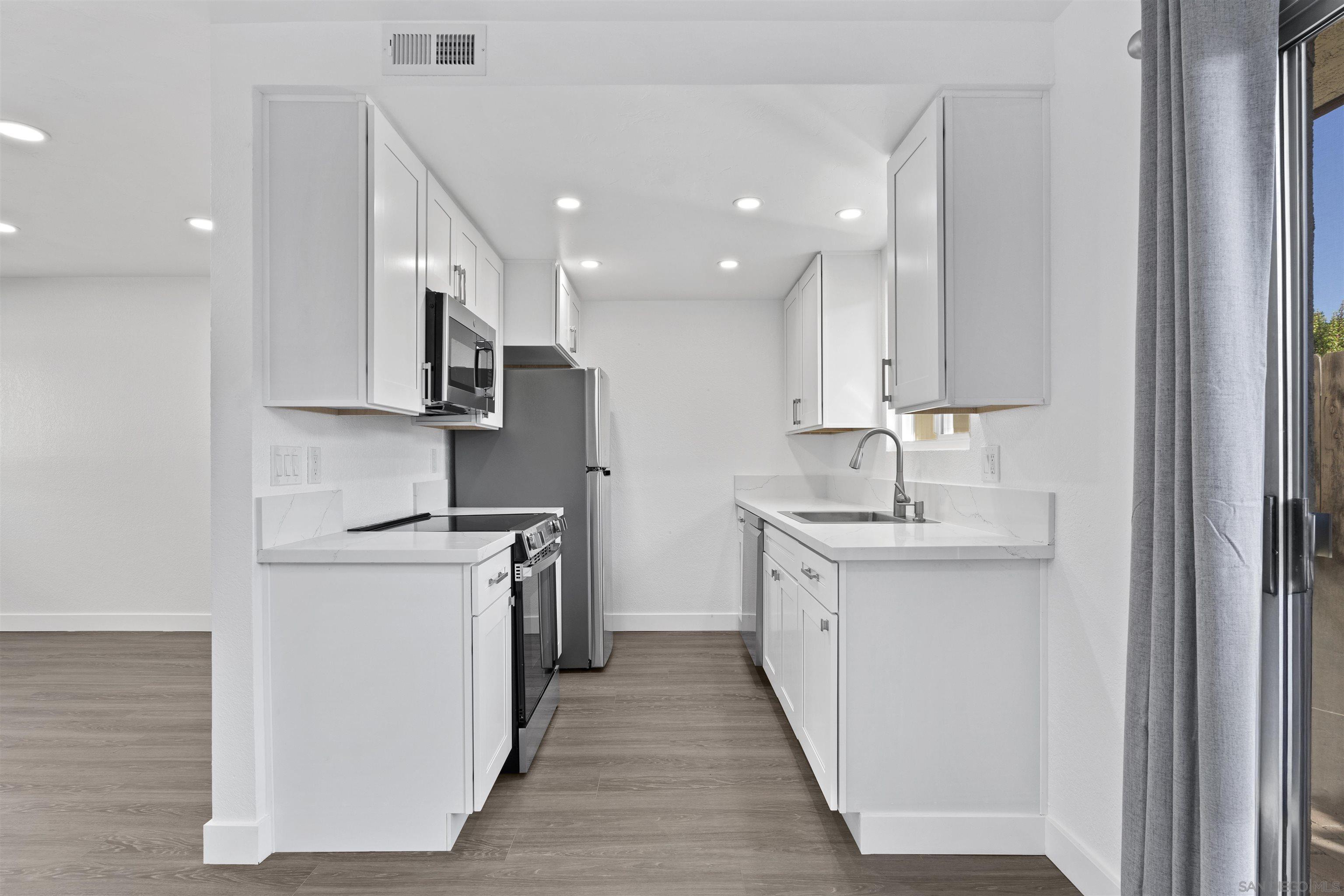 Detail Gallery Image 5 of 32 For 6765  Amherst St  #C,  San Diego,  CA 92115 - 2 Beds | 1/1 Baths