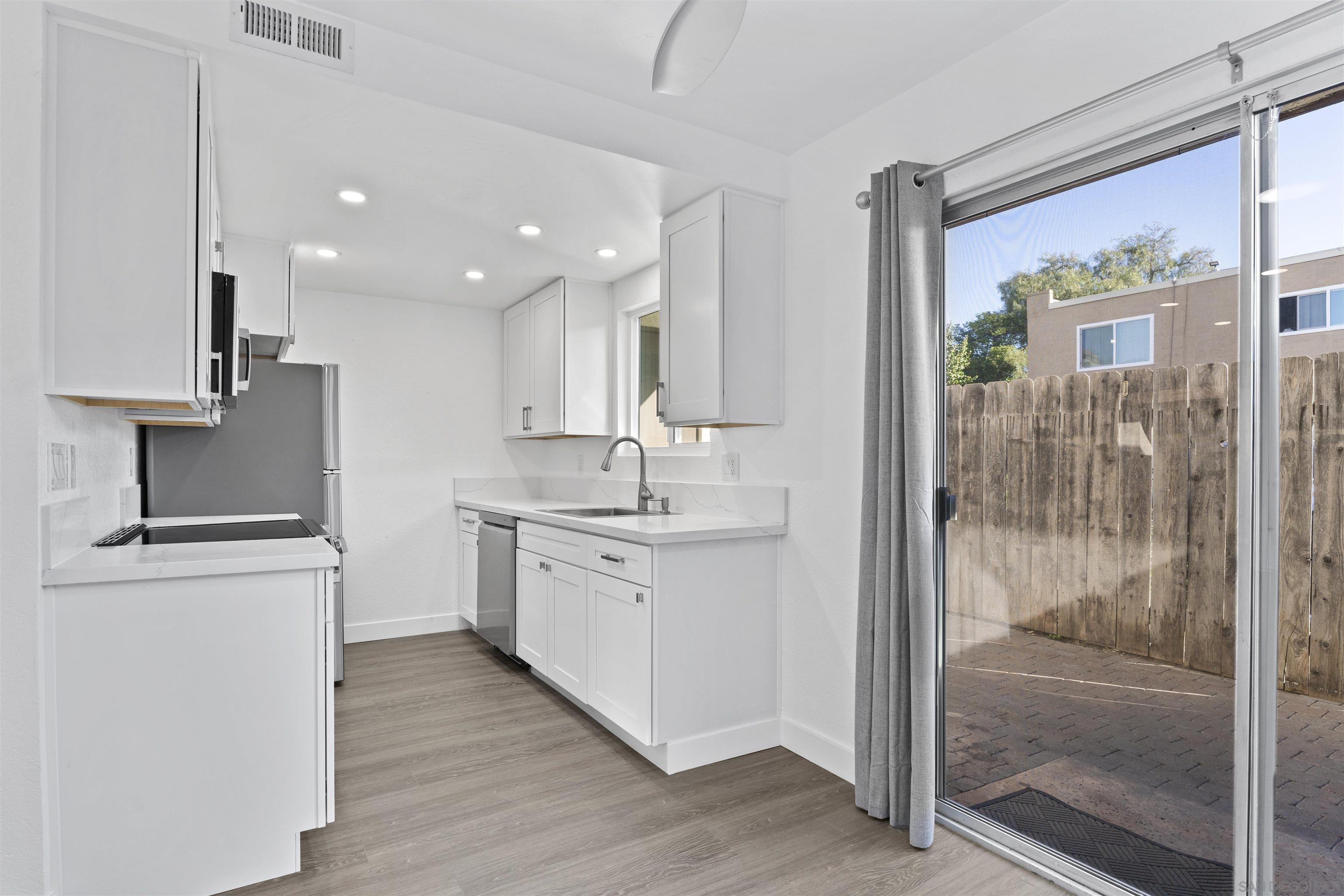 Detail Gallery Image 6 of 32 For 6765  Amherst St  #C,  San Diego,  CA 92115 - 2 Beds | 1/1 Baths
