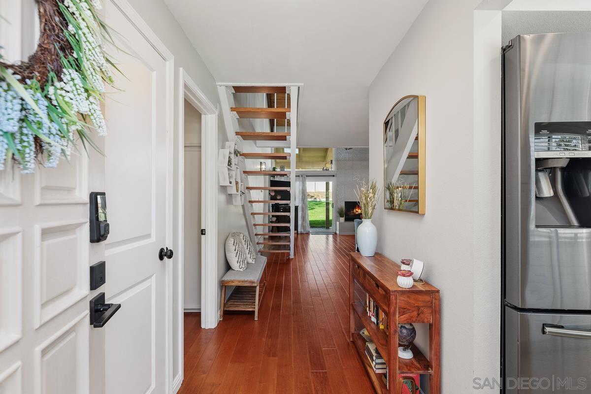 Detail Gallery Image 2 of 24 For 17930  Villamoura Dr, Poway,  CA 92064 - 3 Beds | 2 Baths