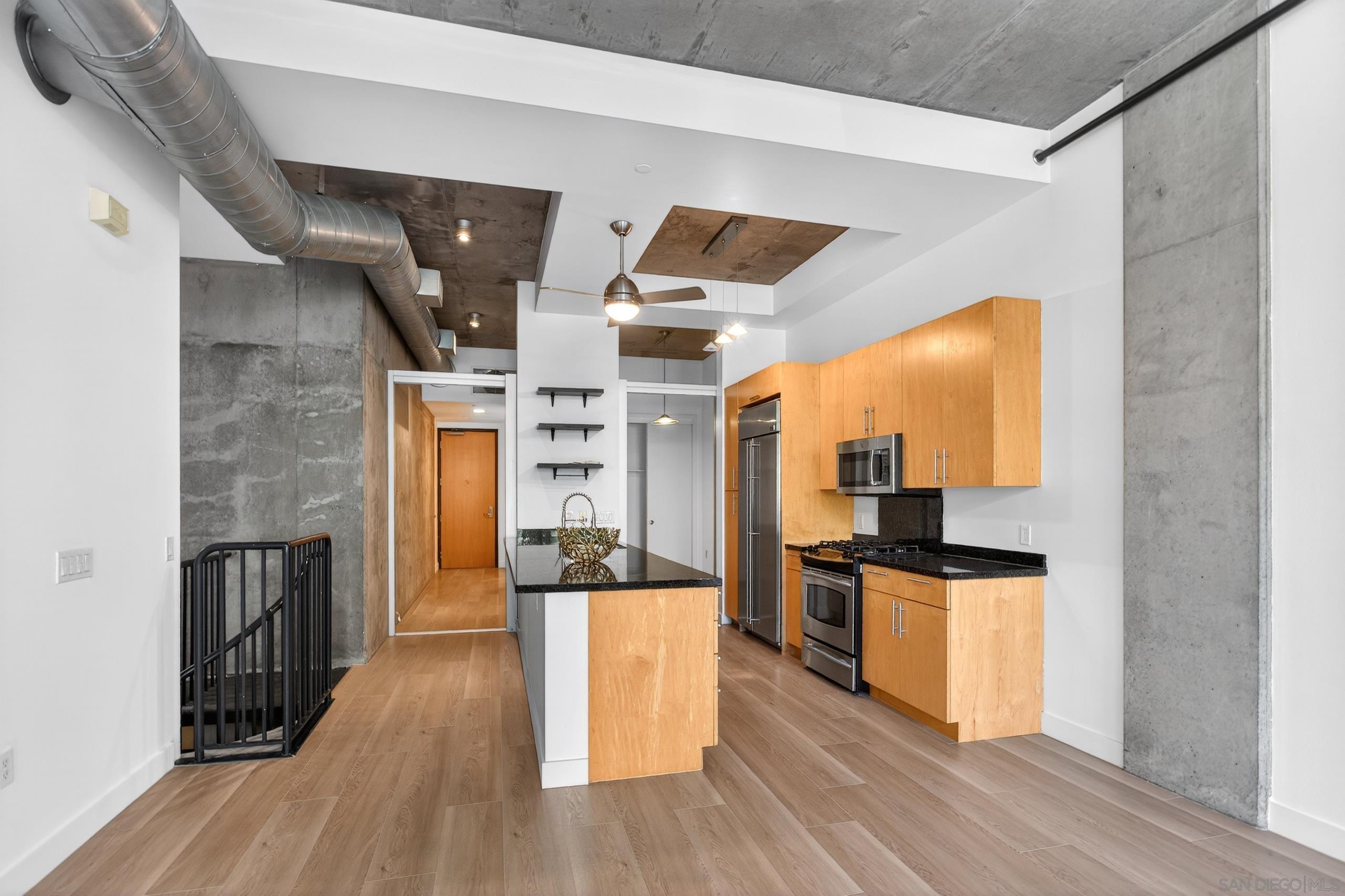 Detail Gallery Image 2 of 37 For 1025  Island  202, San Diego,  CA 92101 - 2 Beds | 2 Baths