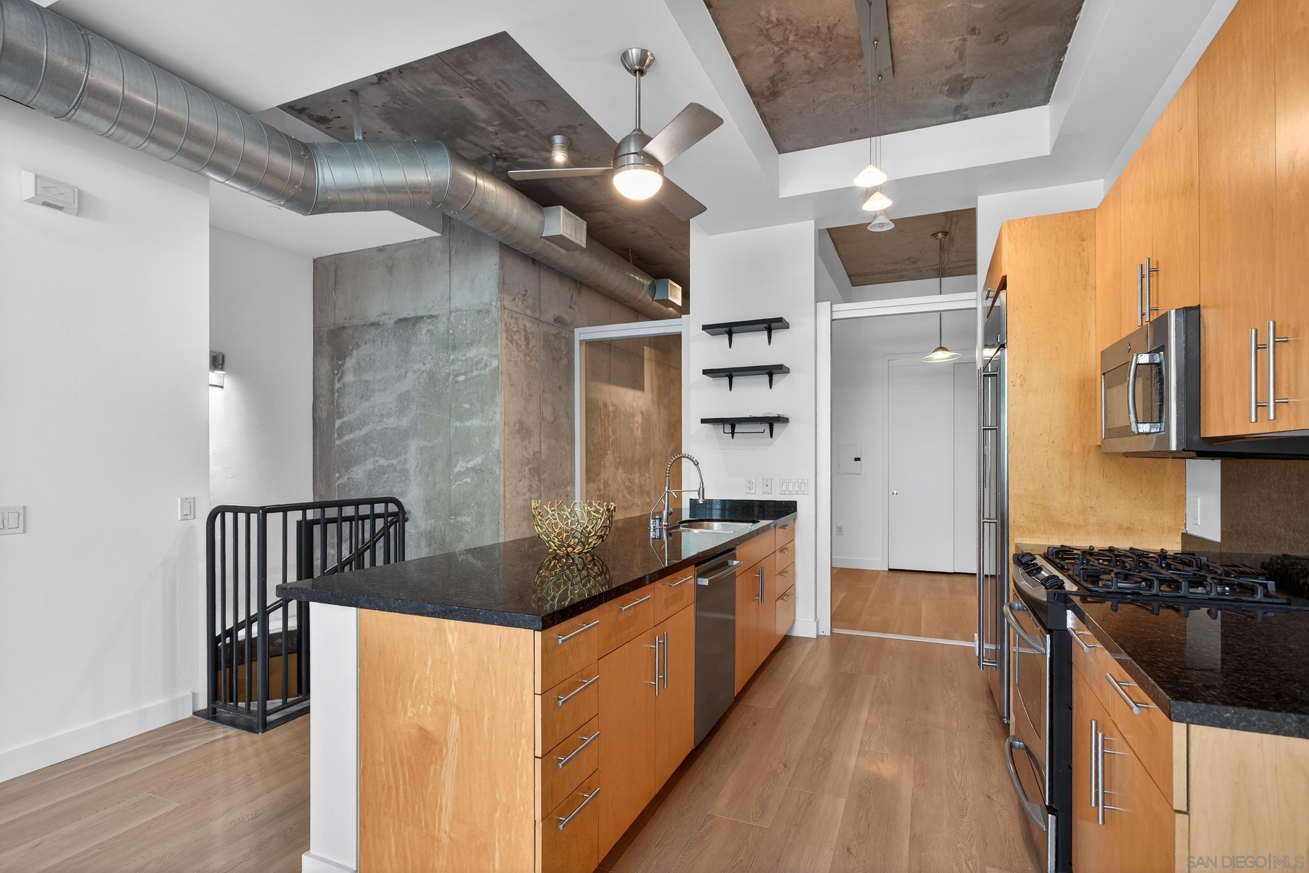 Detail Gallery Image 4 of 37 For 1025  Island  202, San Diego,  CA 92101 - 2 Beds | 2 Baths