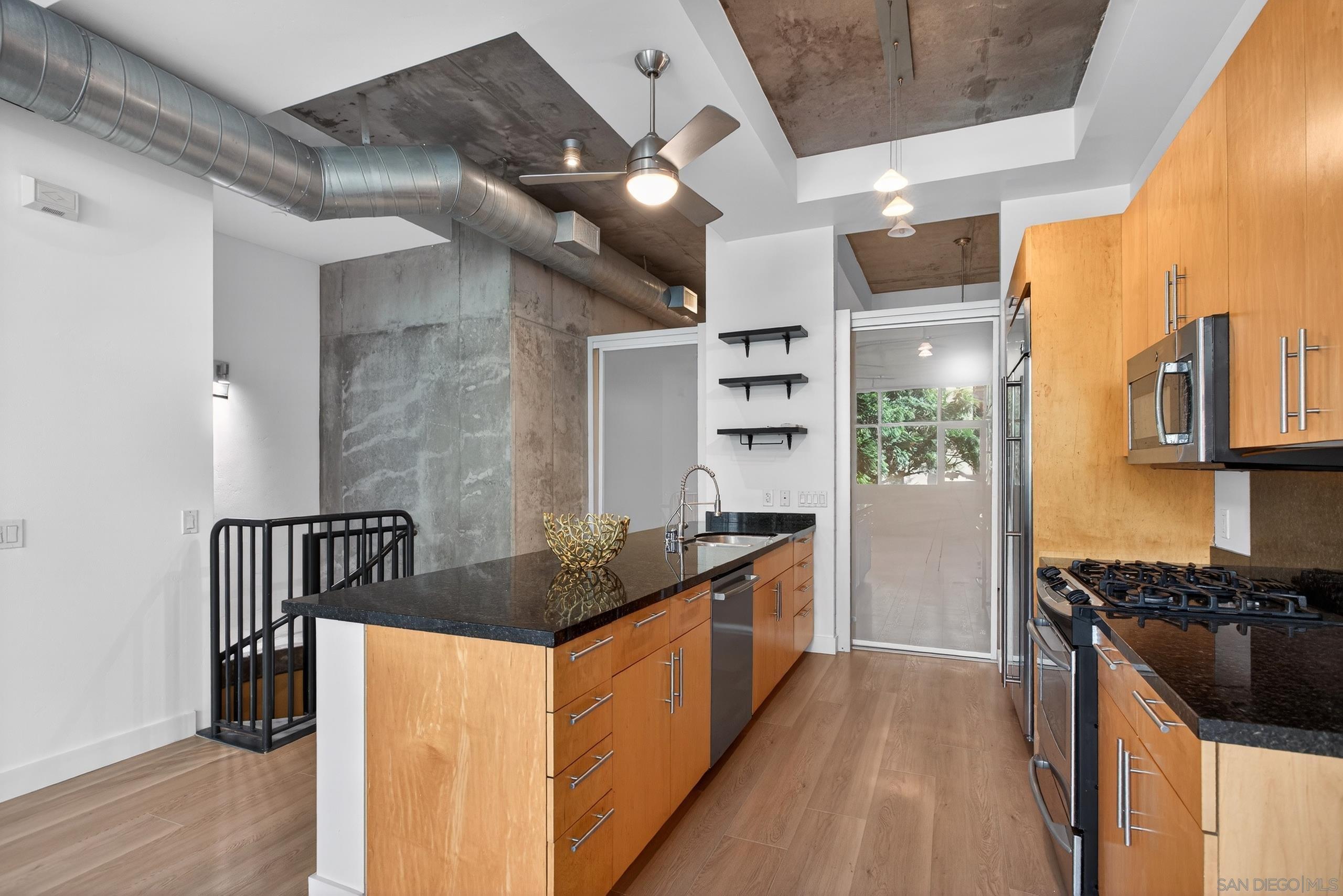 Detail Gallery Image 5 of 37 For 1025  Island  202, San Diego,  CA 92101 - 2 Beds | 2 Baths