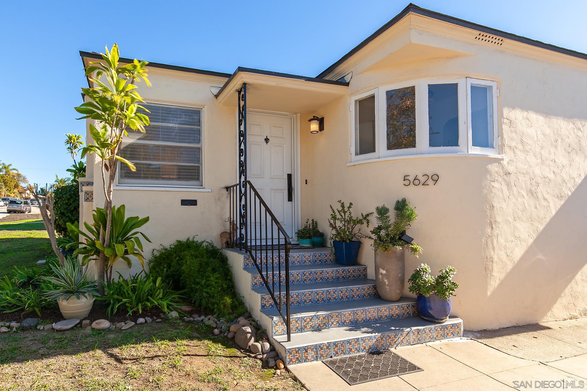 Detail Gallery Image 2 of 53 For 5629  Adelaide Ave, San Diego,  CA 92115 - 2 Beds | 2 Baths