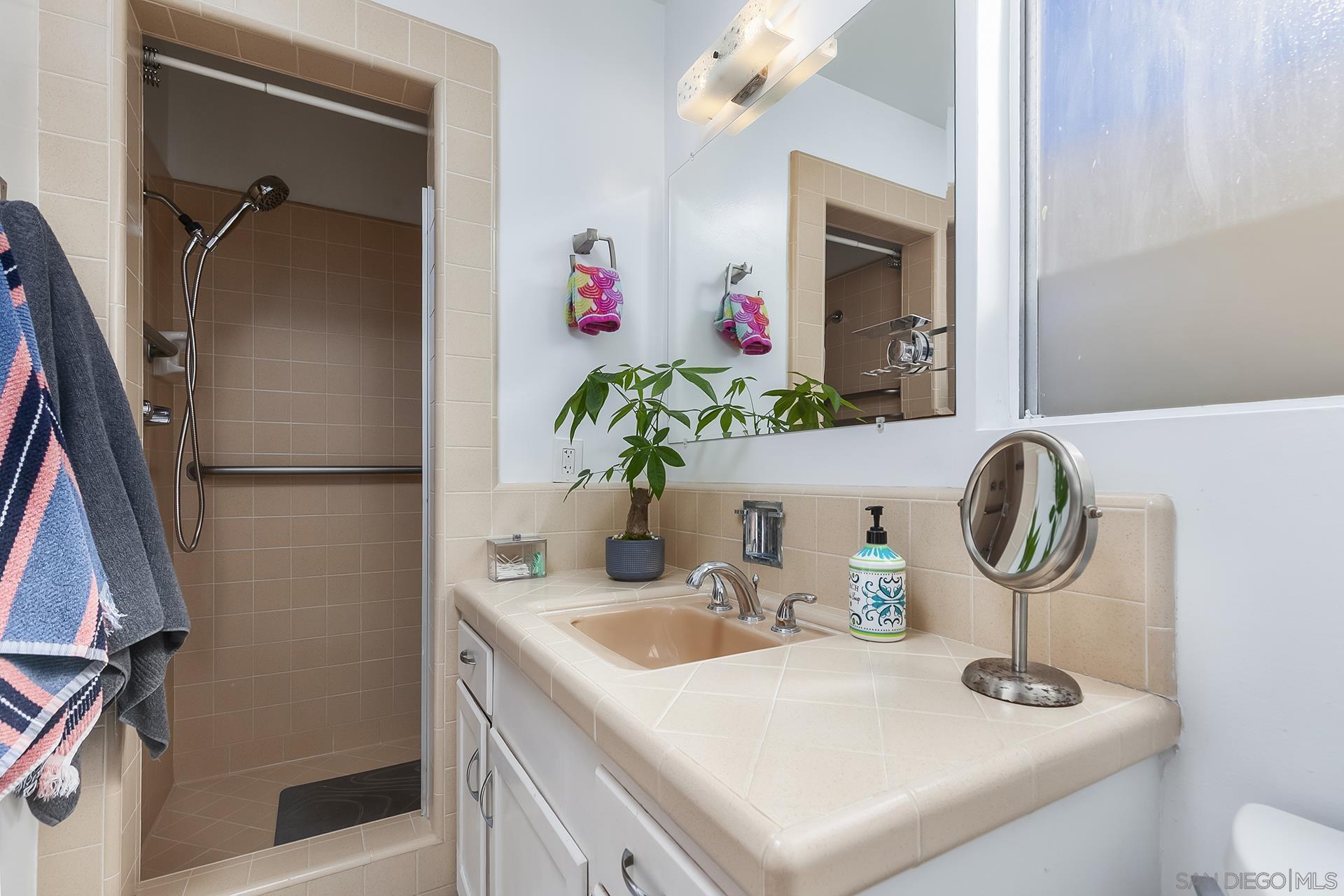 Detail Gallery Image 23 of 53 For 5629  Adelaide Ave, San Diego,  CA 92115 - 2 Beds | 2 Baths