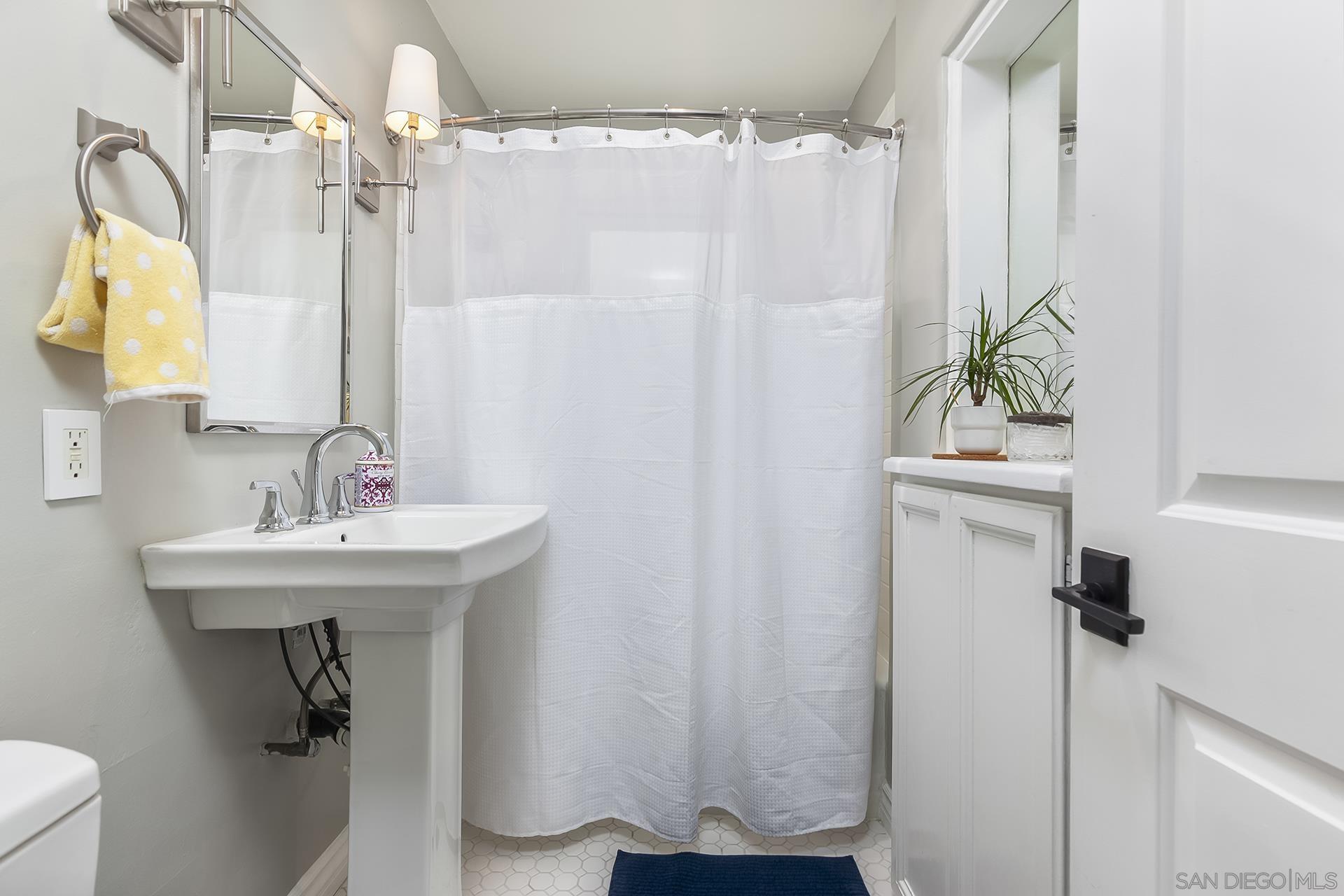 Detail Gallery Image 27 of 53 For 5629  Adelaide Ave, San Diego,  CA 92115 - 2 Beds | 2 Baths