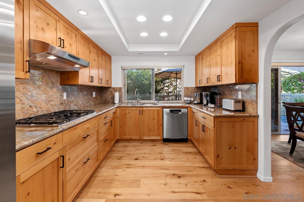 Detail Gallery Image 17 of 54 For 2047  Caminito Circulo Norte, La Jolla,  CA 92037 - 3 Beds | 2/1 Baths