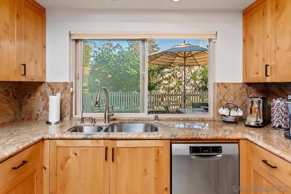 Detail Gallery Image 18 of 54 For 2047  Caminito Circulo Norte, La Jolla,  CA 92037 - 3 Beds | 2/1 Baths