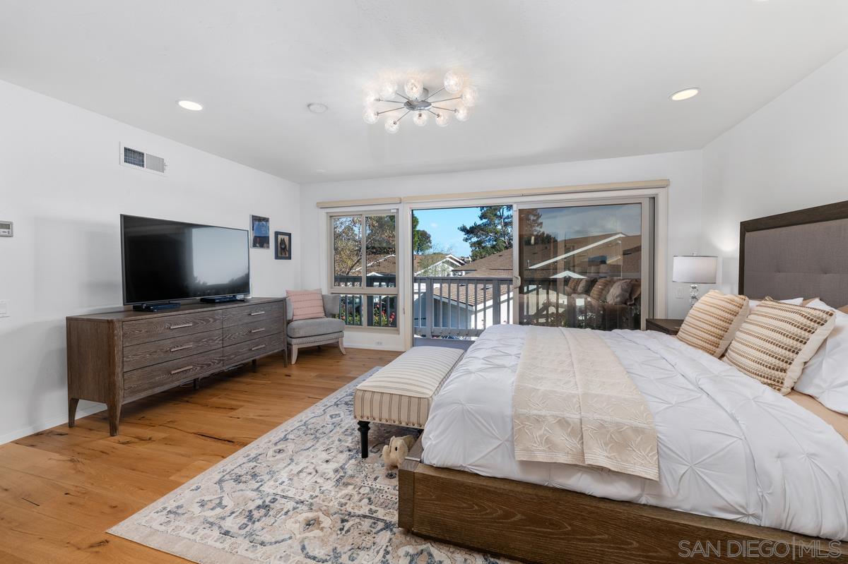Detail Gallery Image 28 of 54 For 2047  Caminito Circulo Norte, La Jolla,  CA 92037 - 3 Beds | 2/1 Baths