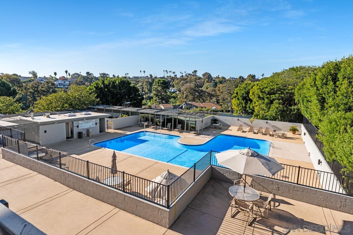 Detail Gallery Image 37 of 54 For 2047  Caminito Circulo Norte, La Jolla,  CA 92037 - 3 Beds | 2/1 Baths