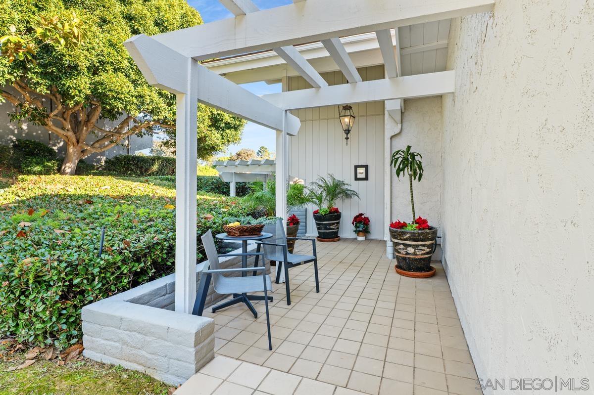 Detail Gallery Image 6 of 54 For 2047  Caminito Circulo Norte, La Jolla,  CA 92037 - 3 Beds | 2/1 Baths