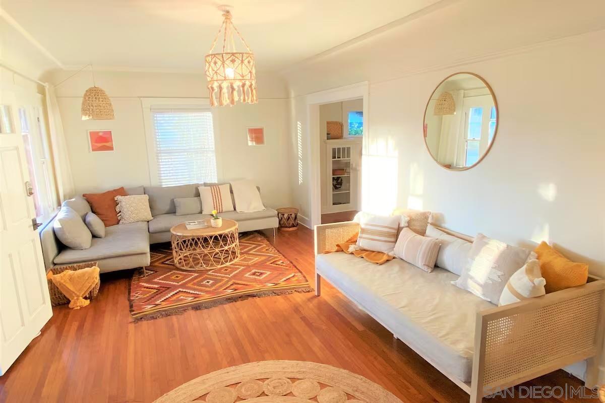 Detail Gallery Image 4 of 26 For 525  3rd Street, Encinitas,  CA 92024 - 2 Beds | 1 Baths