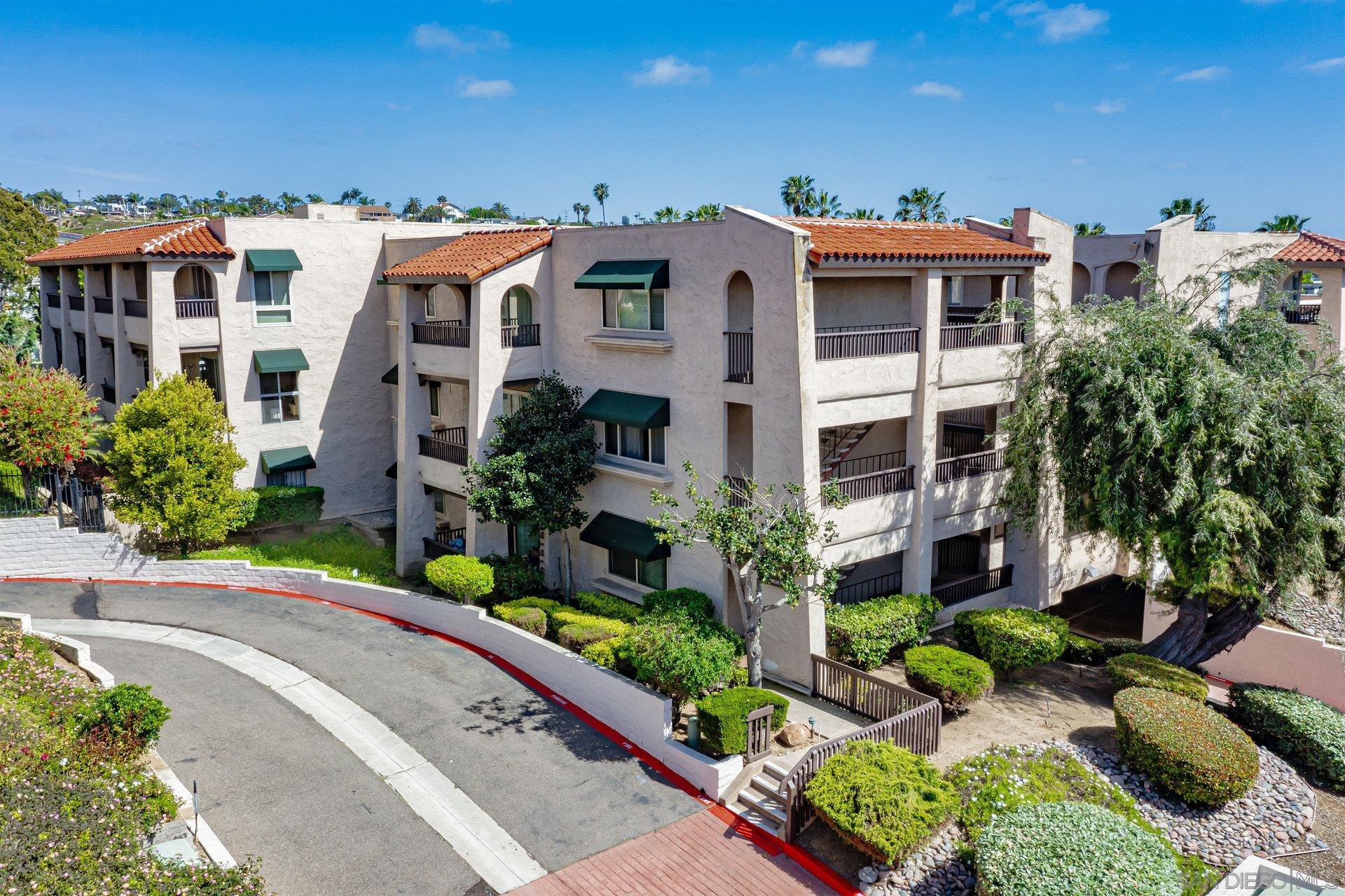Detail Gallery Image 2 of 32 For 2540  Clairemont Dr  #307,  San Diego,  CA 92117 - 2 Beds | 2 Baths