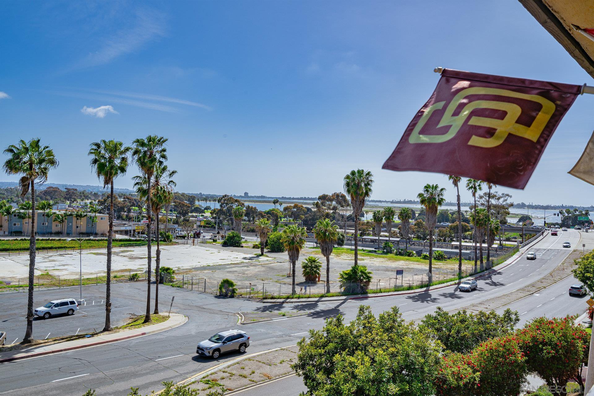 Detail Gallery Image 11 of 32 For 2540  Clairemont Dr  #307,  San Diego,  CA 92117 - 2 Beds | 2 Baths