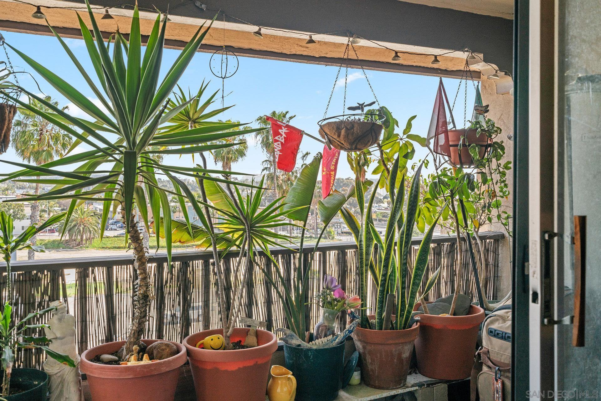 Detail Gallery Image 12 of 32 For 2540  Clairemont Dr  #307,  San Diego,  CA 92117 - 2 Beds | 2 Baths