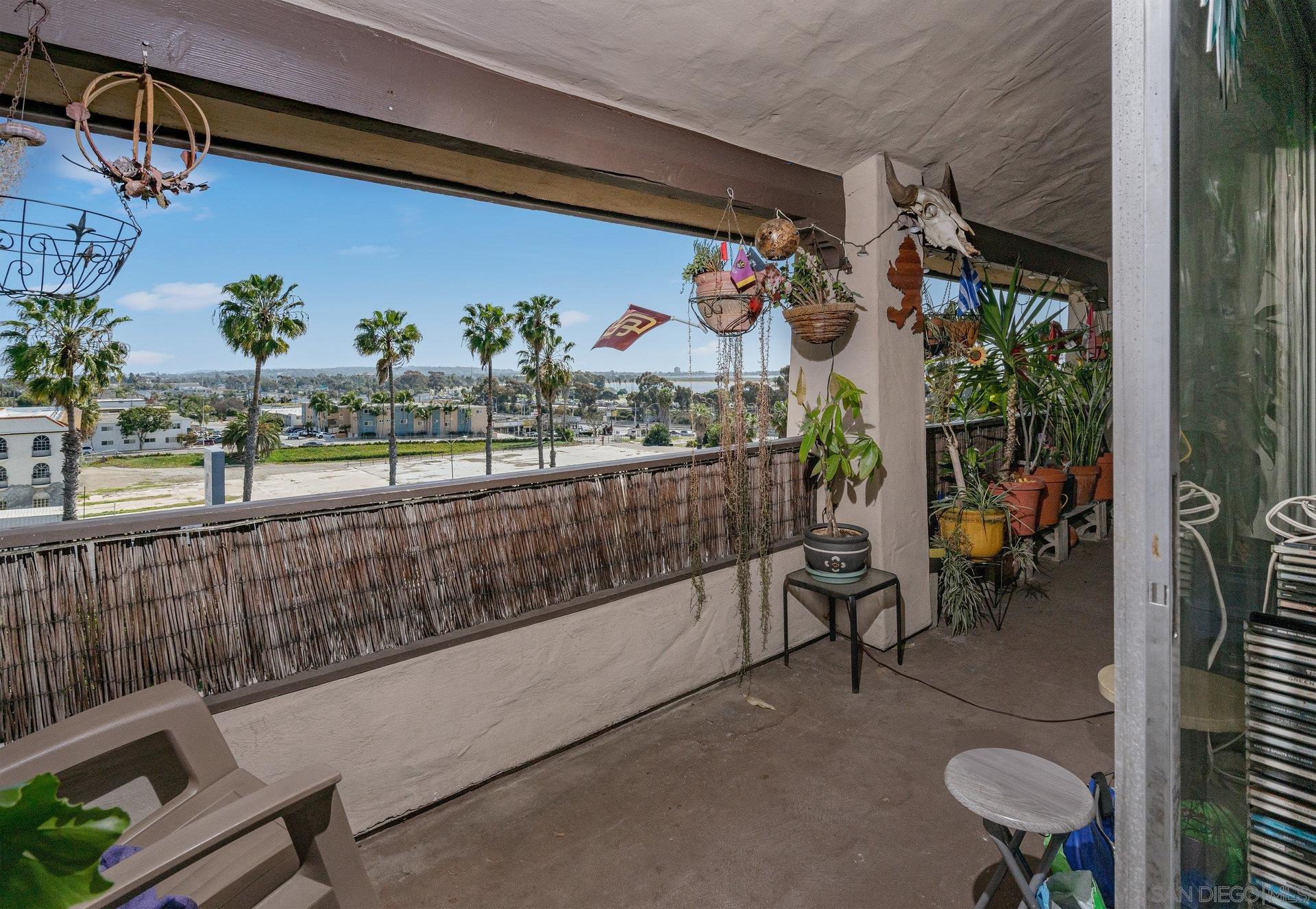 Detail Gallery Image 13 of 32 For 2540  Clairemont Dr  #307,  San Diego,  CA 92117 - 2 Beds | 2 Baths