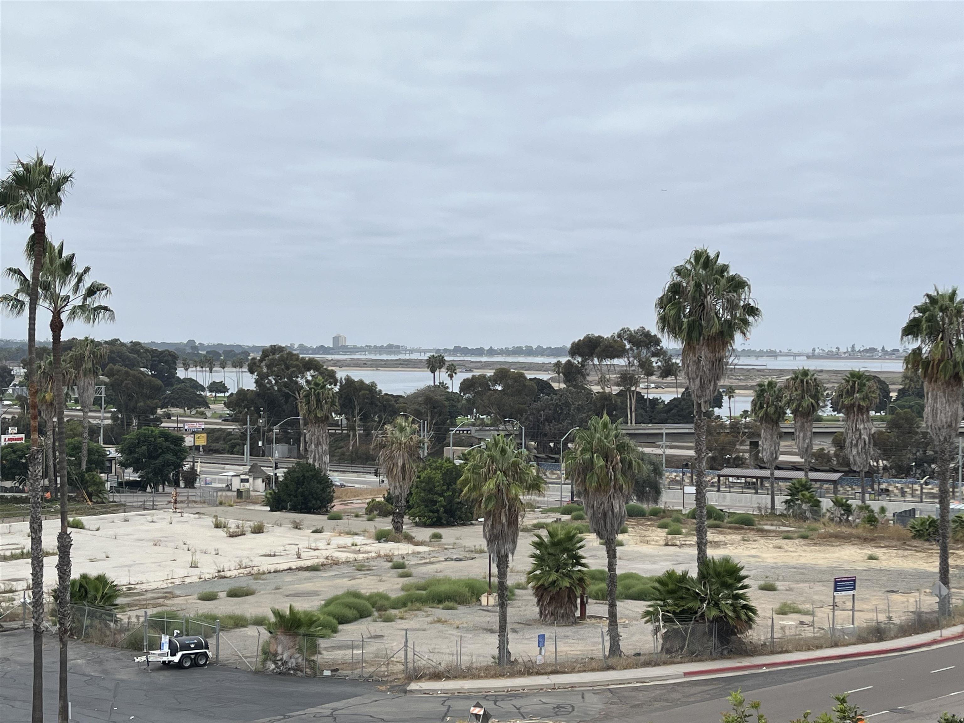 Detail Gallery Image 5 of 32 For 2540  Clairemont Dr  #307,  San Diego,  CA 92117 - 2 Beds | 2 Baths