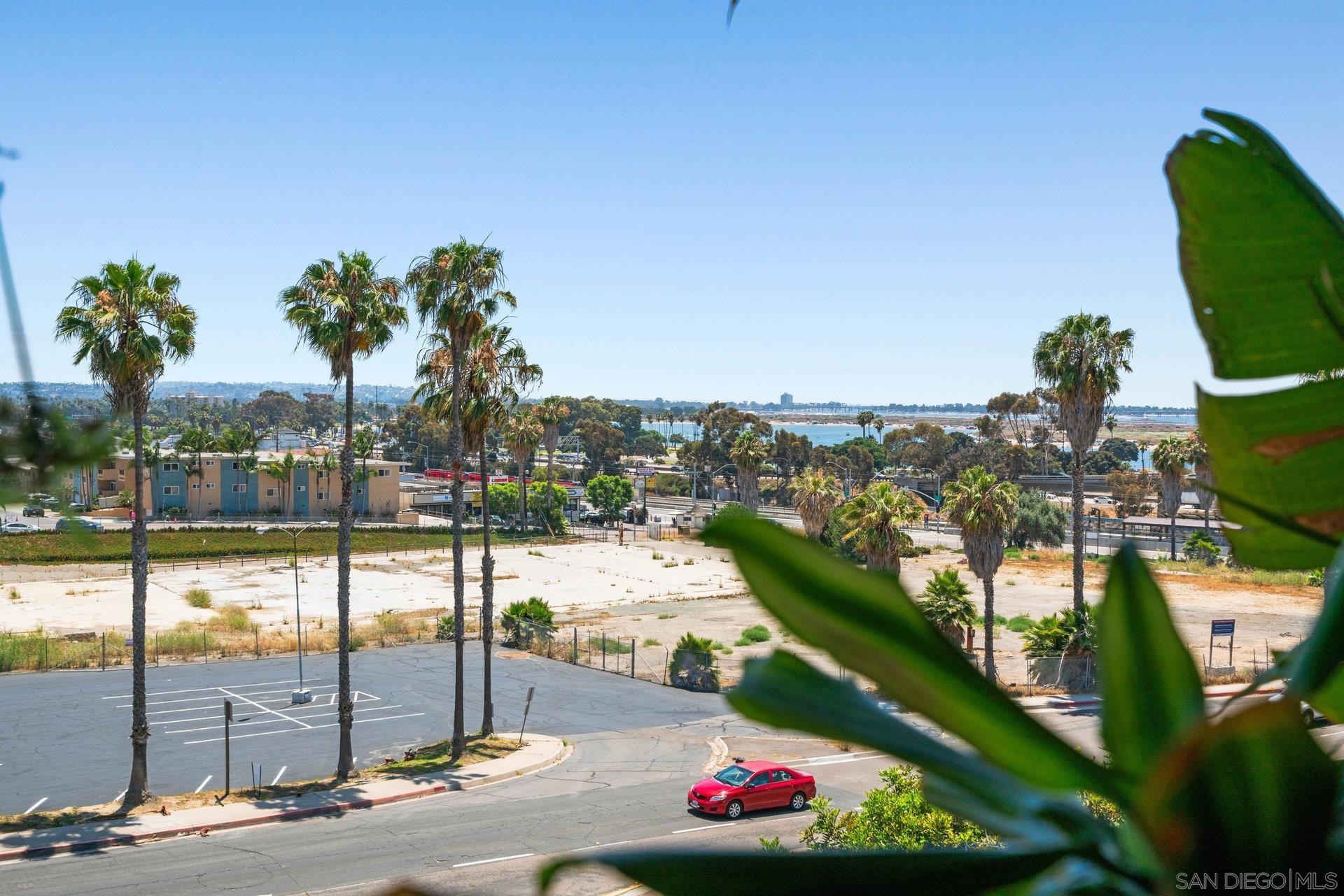 Detail Gallery Image 9 of 32 For 2540  Clairemont Dr  #307,  San Diego,  CA 92117 - 2 Beds | 2 Baths