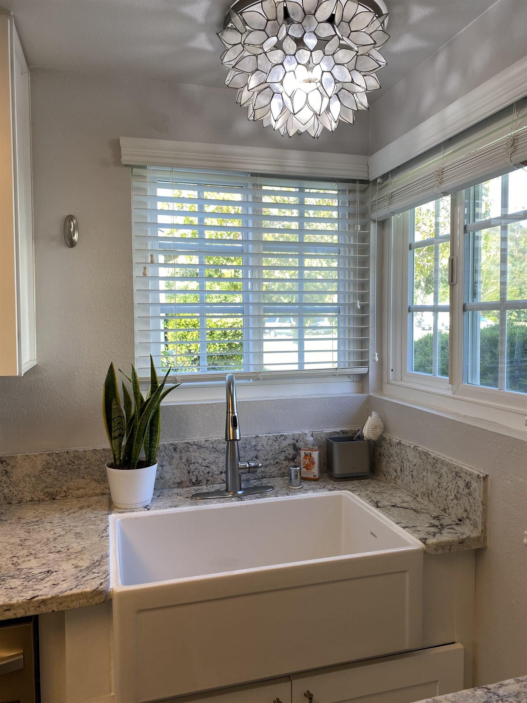 Detail Gallery Image 2 of 13 For 2835  Hillsboro Ct, Carlsbad,  CA 92010 - 3 Beds | 2 Baths