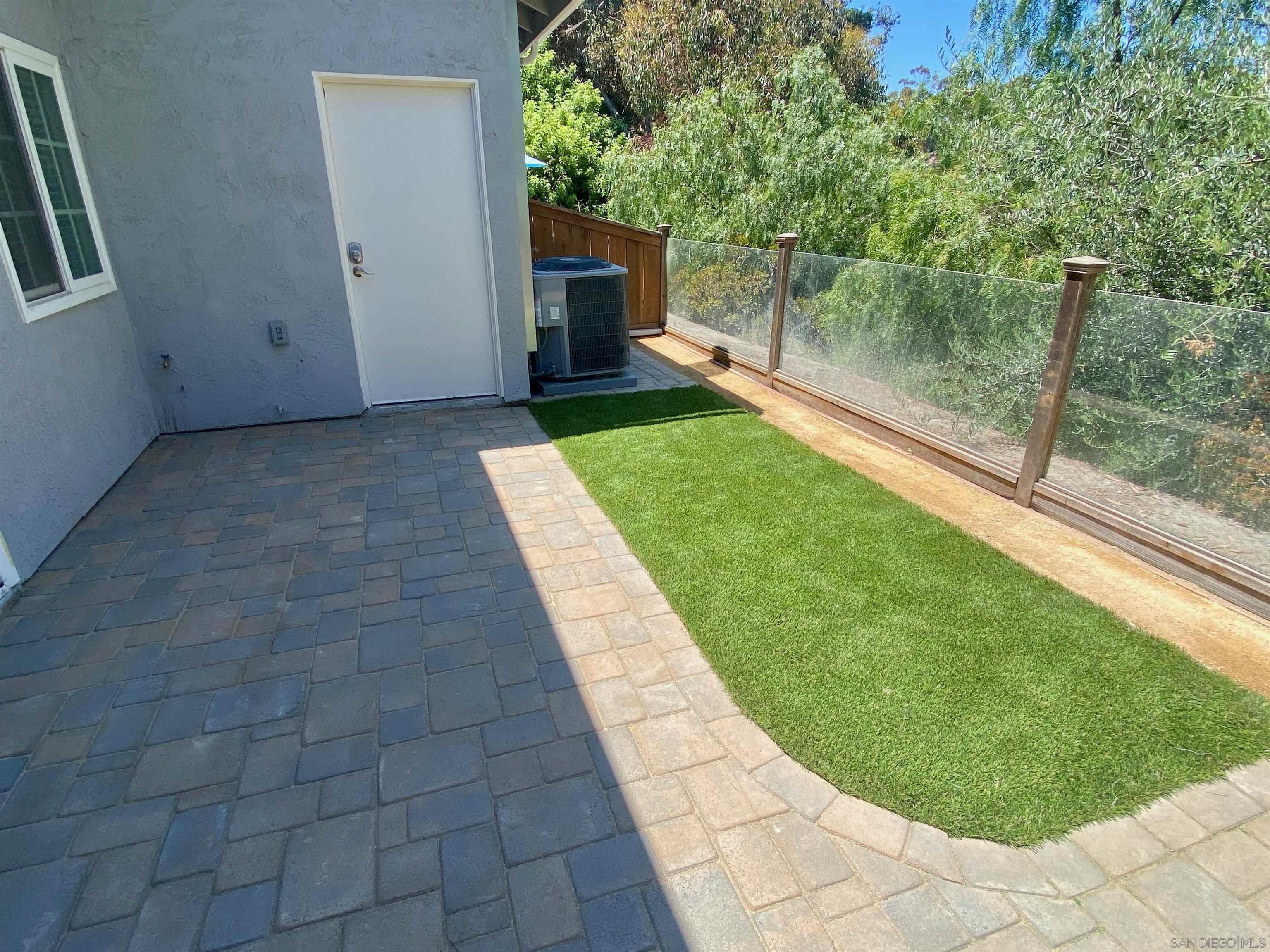 Detail Gallery Image 17 of 30 For 2835  Hillsboro Ct, Carlsbad,  CA 92010 - 3 Beds | 2 Baths