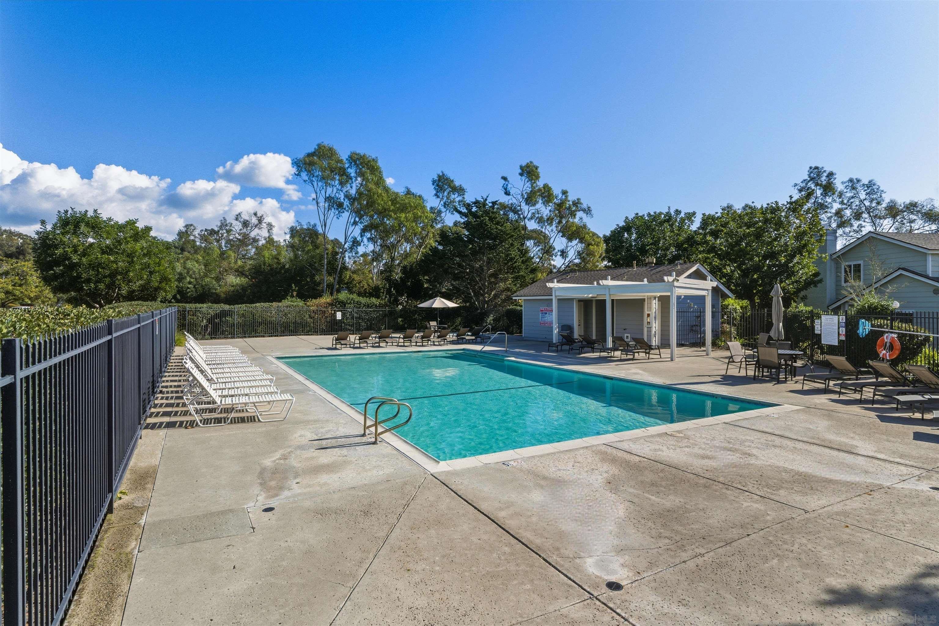 Detail Gallery Image 28 of 30 For 2835  Hillsboro Ct, Carlsbad,  CA 92010 - 3 Beds | 2 Baths