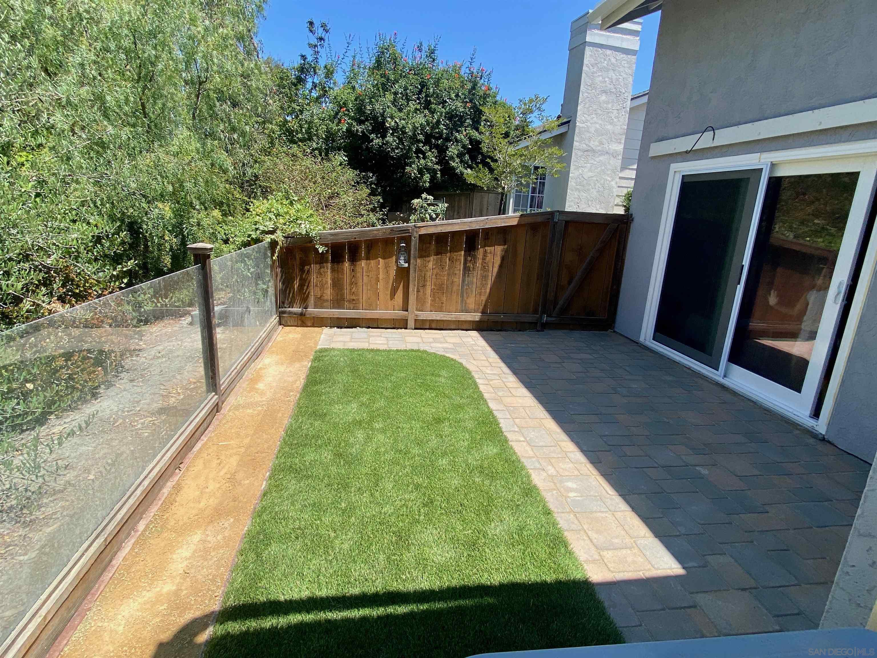 Detail Gallery Image 6 of 13 For 2835  Hillsboro Ct, Carlsbad,  CA 92010 - 3 Beds | 2 Baths