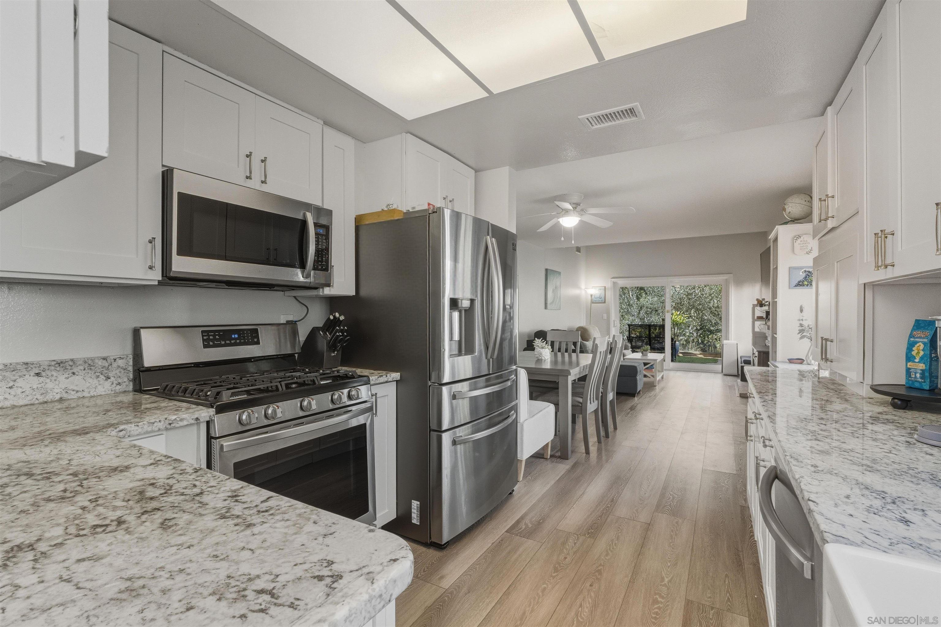 Detail Gallery Image 6 of 30 For 2835  Hillsboro Ct, Carlsbad,  CA 92010 - 3 Beds | 2 Baths