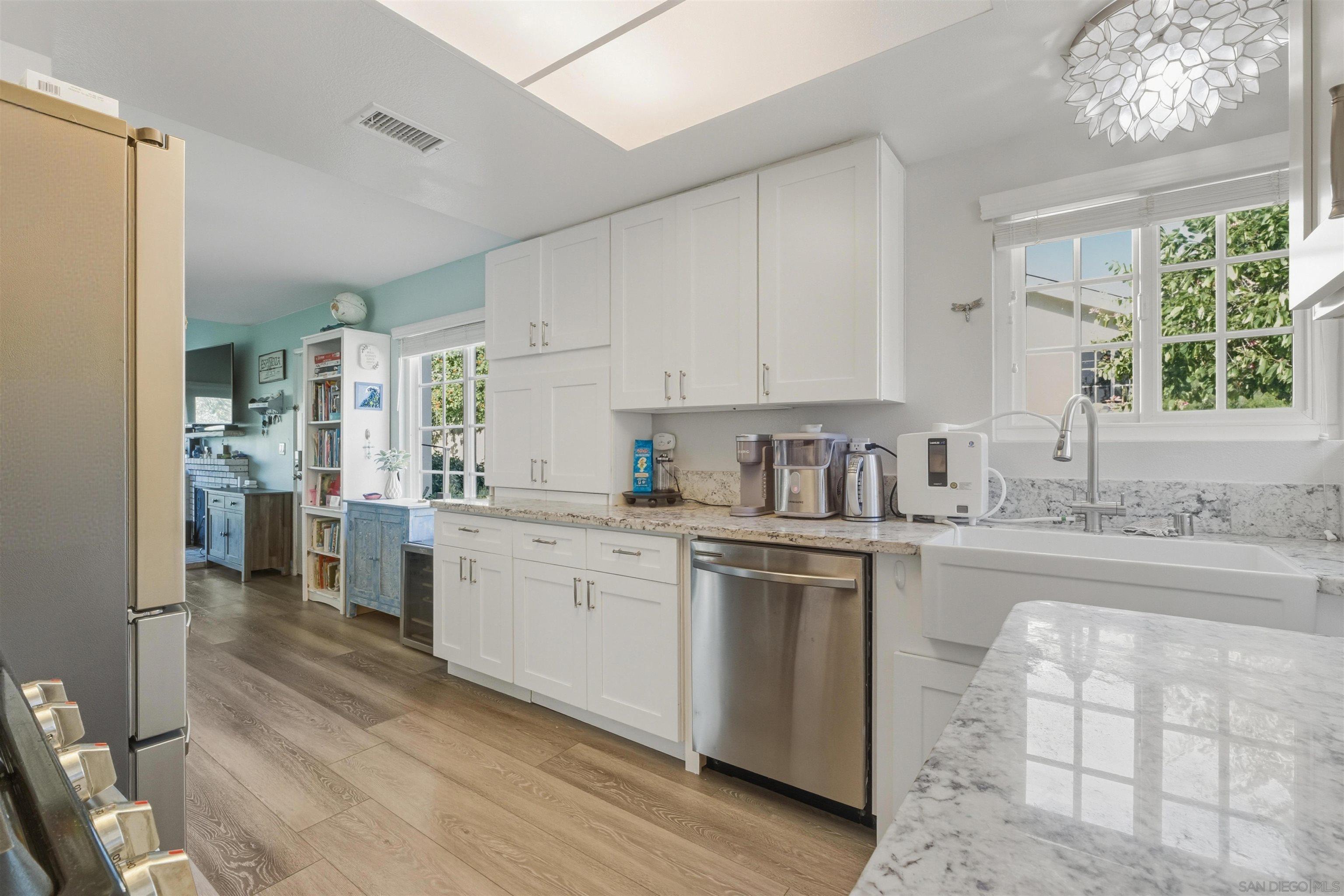 Detail Gallery Image 7 of 30 For 2835  Hillsboro Ct, Carlsbad,  CA 92010 - 3 Beds | 2 Baths