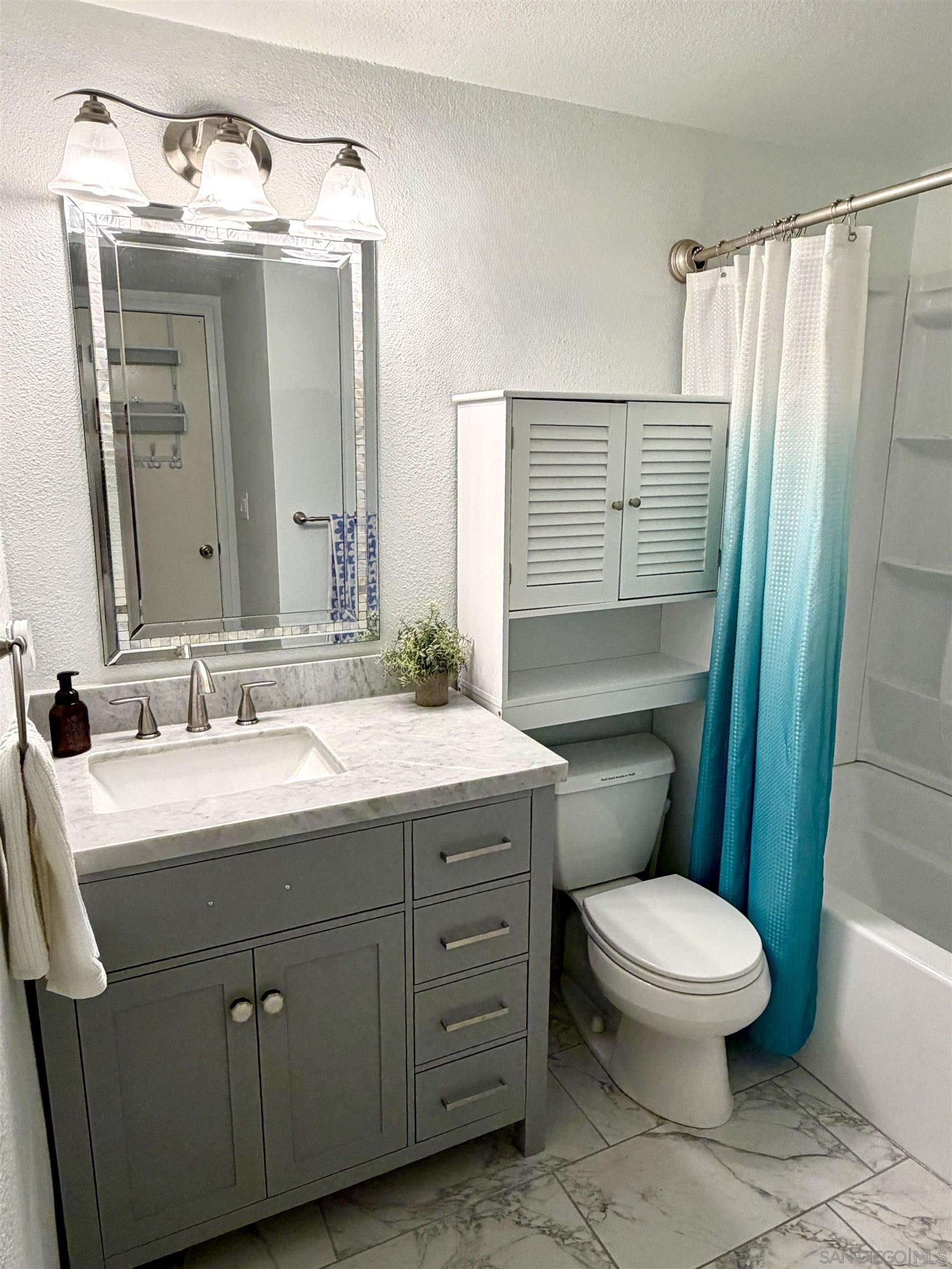 Detail Gallery Image 10 of 13 For 2835  Hillsboro Ct, Carlsbad,  CA 92010 - 3 Beds | 2 Baths